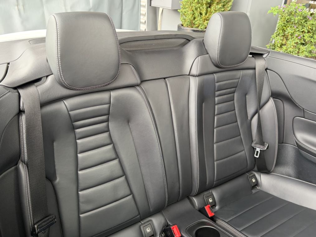 MERCEDES-BENZ E 200 Cabriolet AMG Line 4 Matic 9G-Tronic-image-9