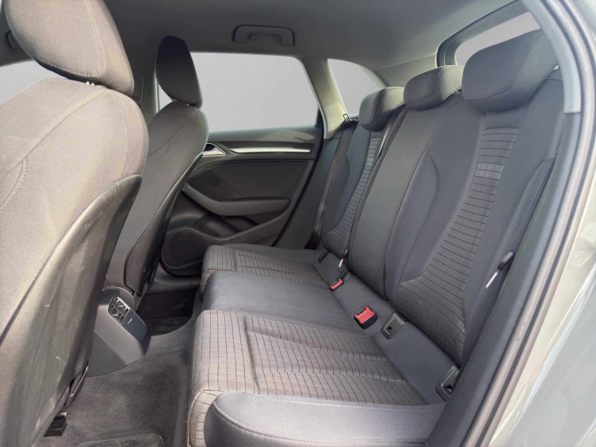 AUDI A3 Sportback 35 TFSI Sport-image-17