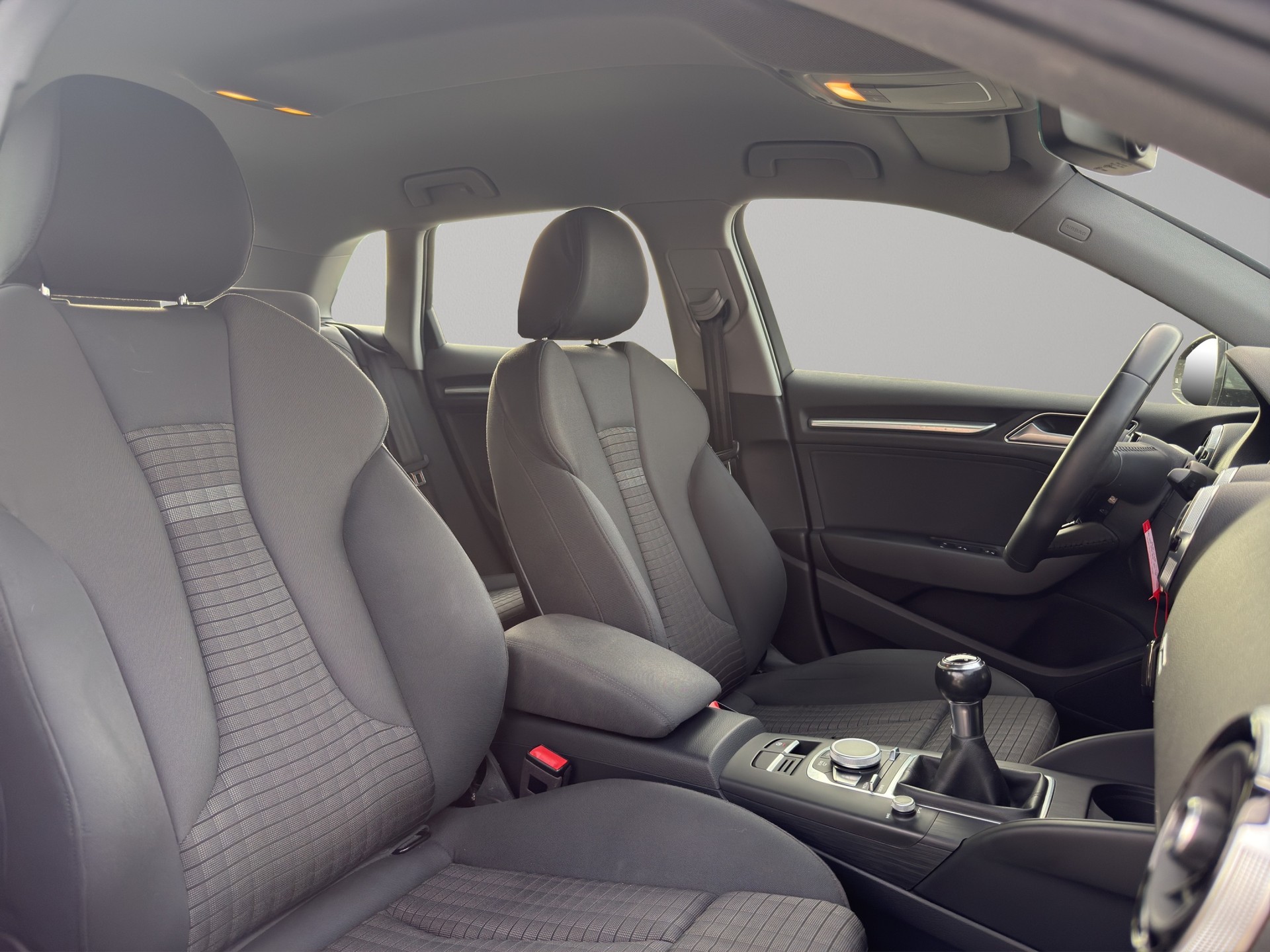 AUDI A3 Sportback 35 TFSI Sport-image-21