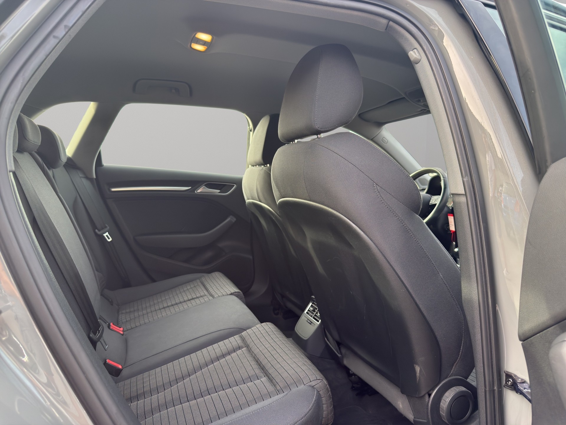 AUDI A3 Sportback 35 TFSI Sport-image-22