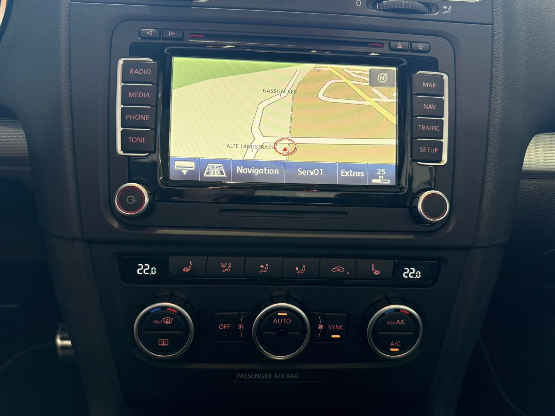 VW Golf Cabrio 2.0 TSI R DSG-image-14