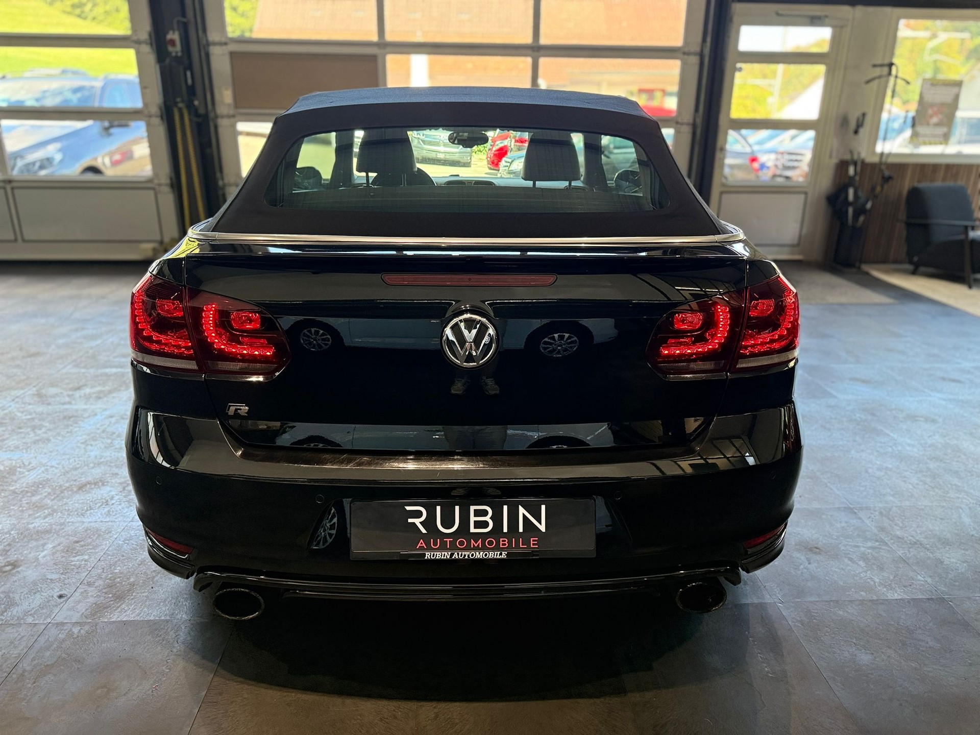 VW Golf Cabrio 2.0 TSI R DSG-image-4
