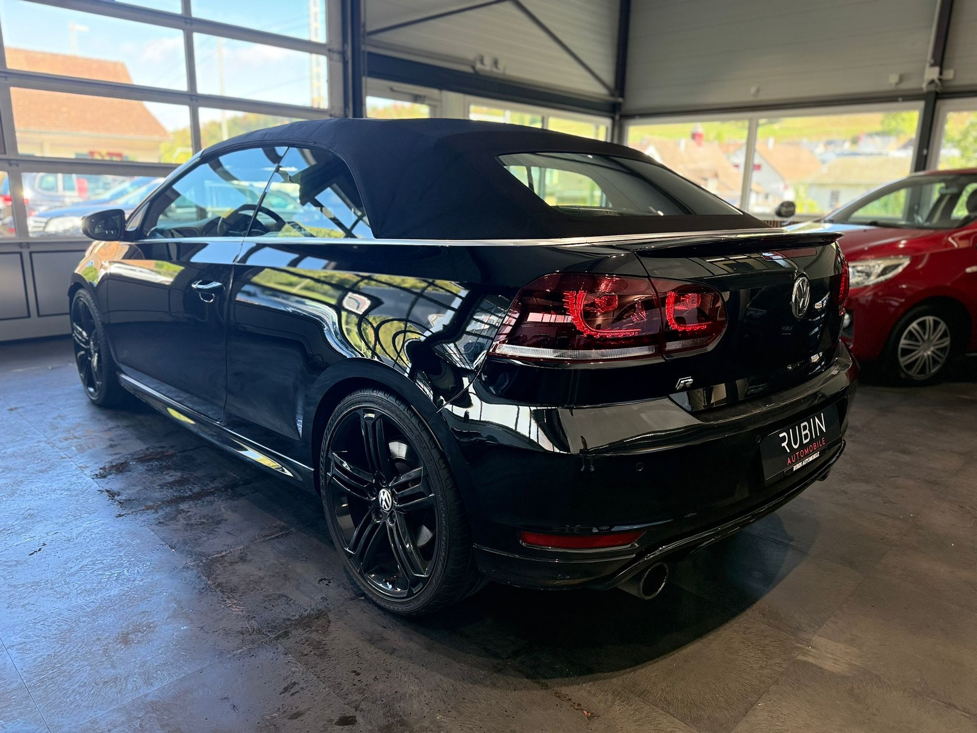 VW Golf Cabrio 2.0 TSI R DSG-image-3