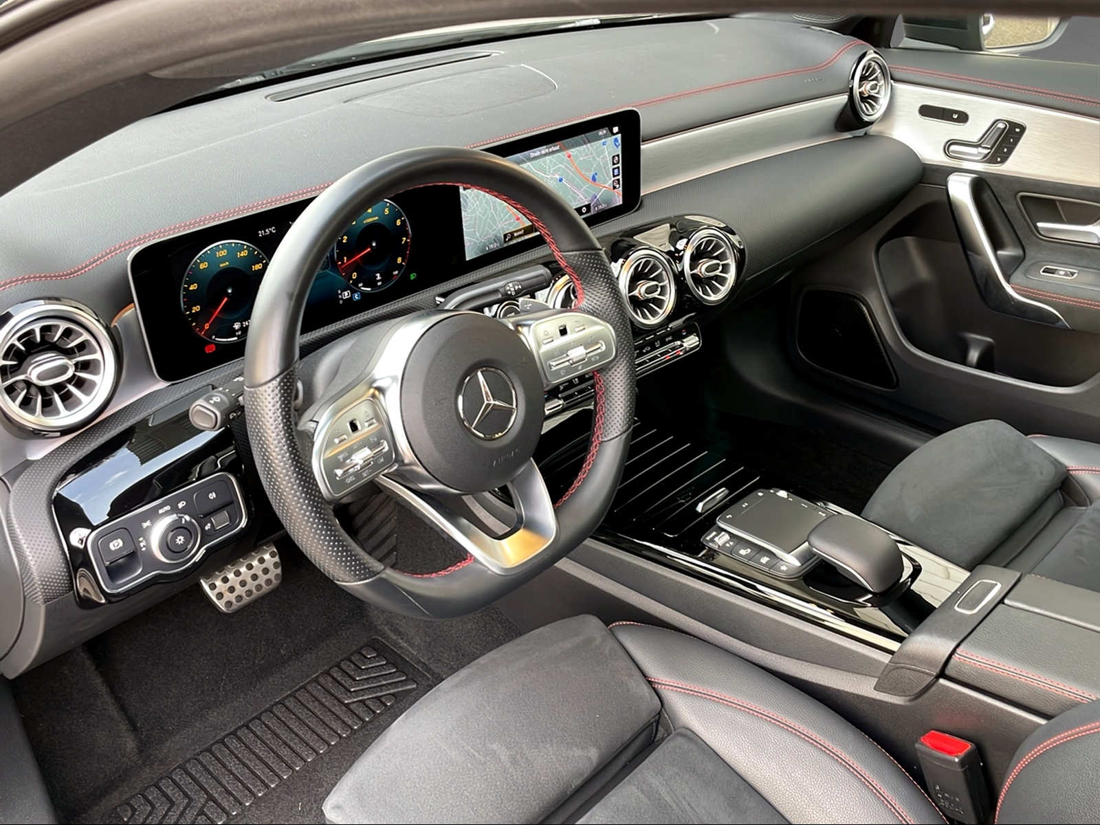 MERCEDES-BENZ CLA-Klasse X118 Shooting Brake CLA 200 AMG Line-image-8