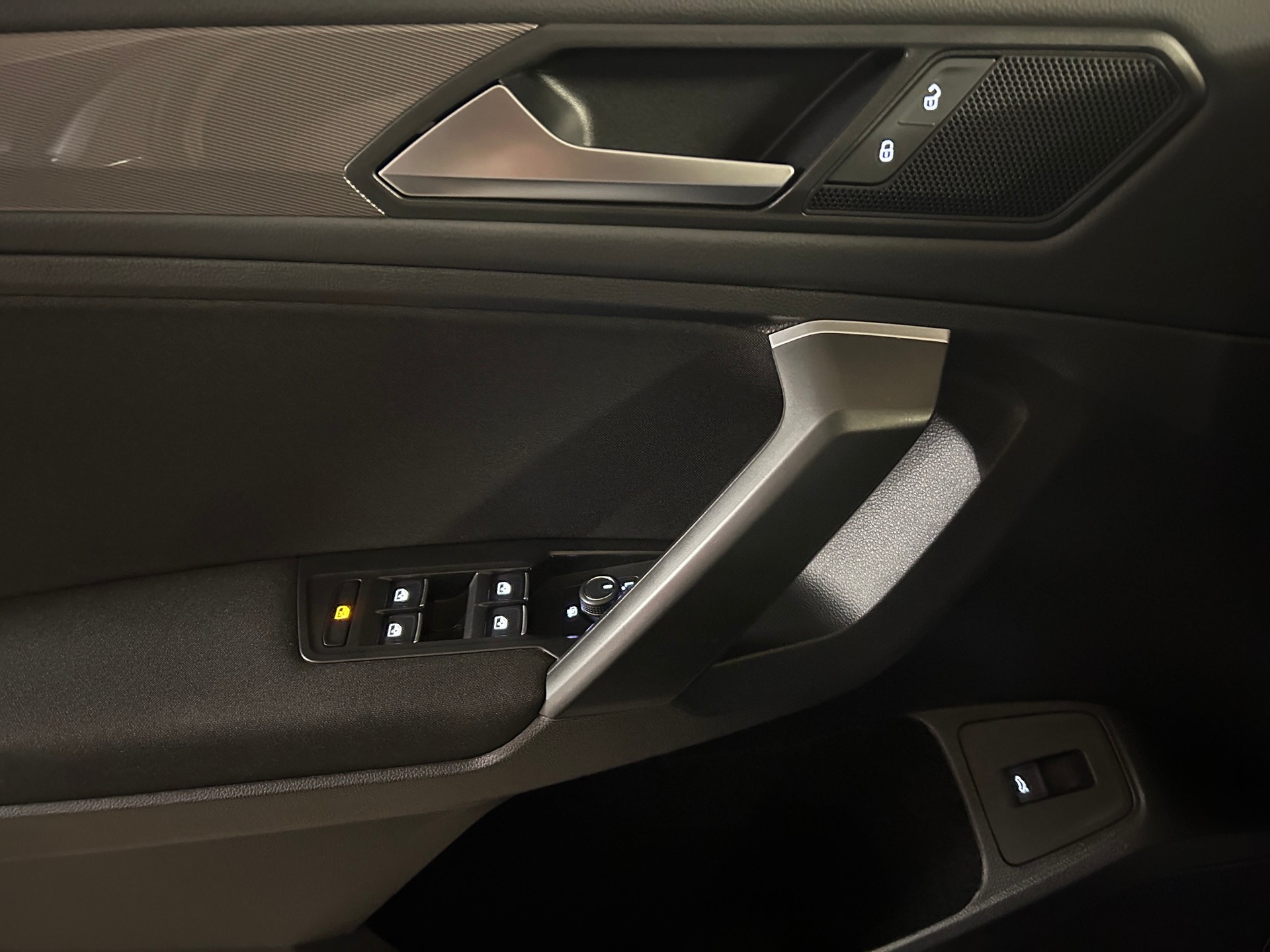 VW Tiguan Allspace 1.5 TSI Life DSG -7 Sitzplätze-AHK-Fahrassistenzsysteme--image-9