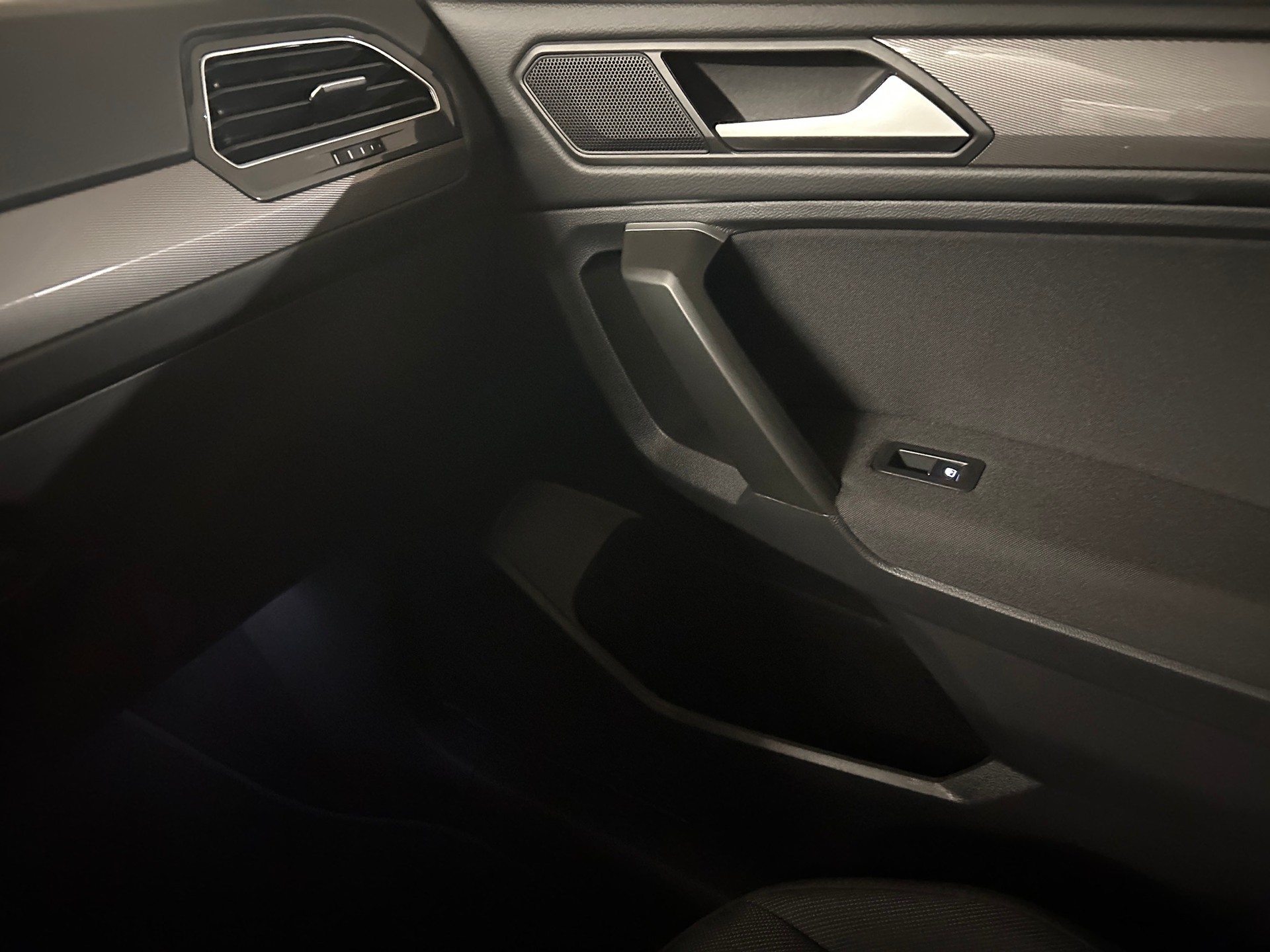 VW Tiguan Allspace 1.5 TSI Life DSG -7 Sitzplätze-AHK-Fahrassistenzsysteme--image-8