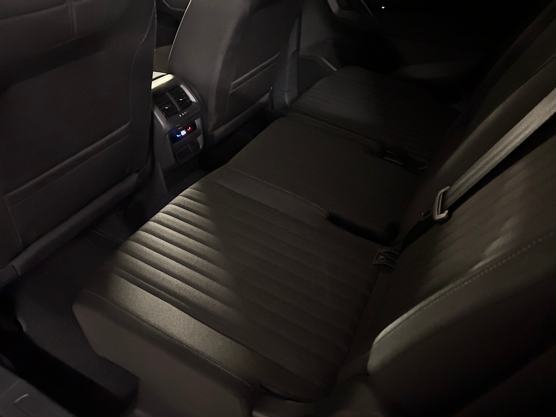VW Tiguan Allspace 1.5 TSI Life DSG -7 Sitzplätze-AHK-Fahrassistenzsysteme--image-21