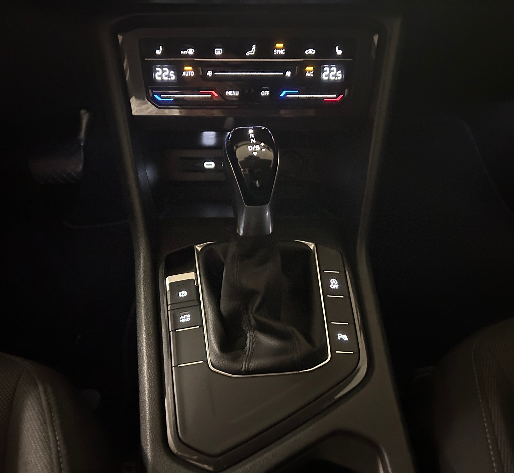 VW Tiguan Allspace 1.5 TSI Life DSG -7 Sitzplätze-AHK-Fahrassistenzsysteme--image-12