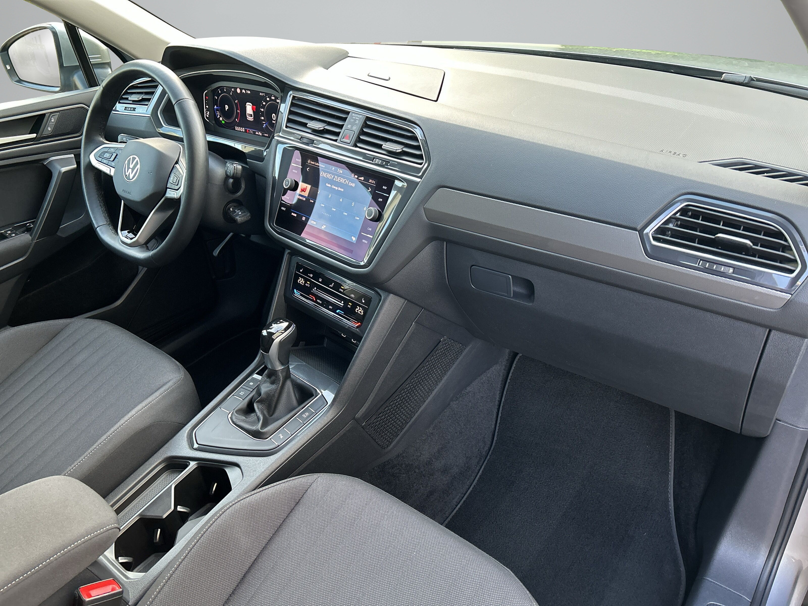 VW Tiguan Allspace 1.5 TSI Life DSG -7 Sitzplätze-AHK-Fahrassistenzsysteme--image-7