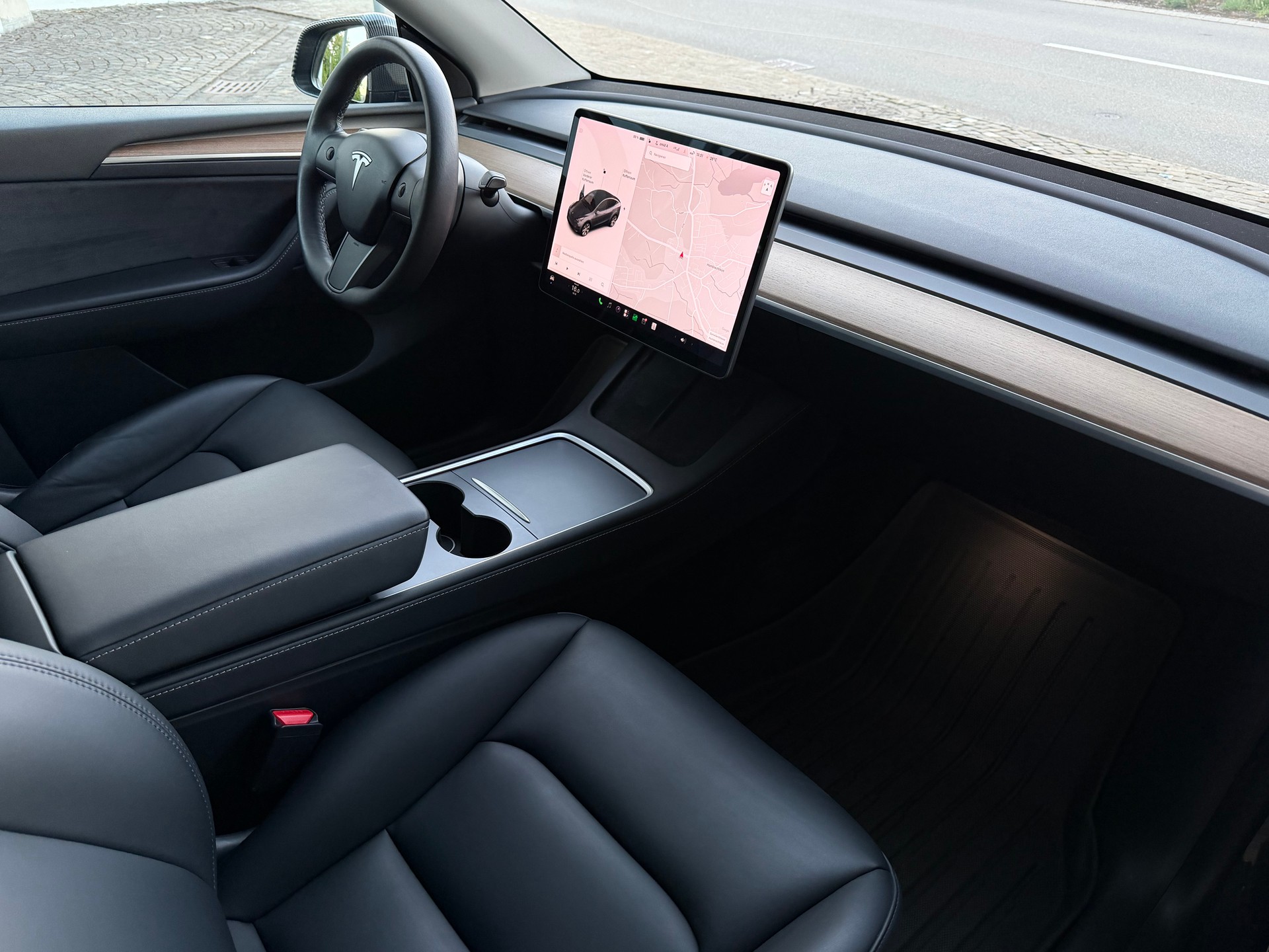 TESLA Model Y Long Range 4x4 / Frisch ab MFK / Werksgarantie/ / Enhanced Autopilot /Premium Innenraum / Navi / Panorama / Matrix LED-image-10
