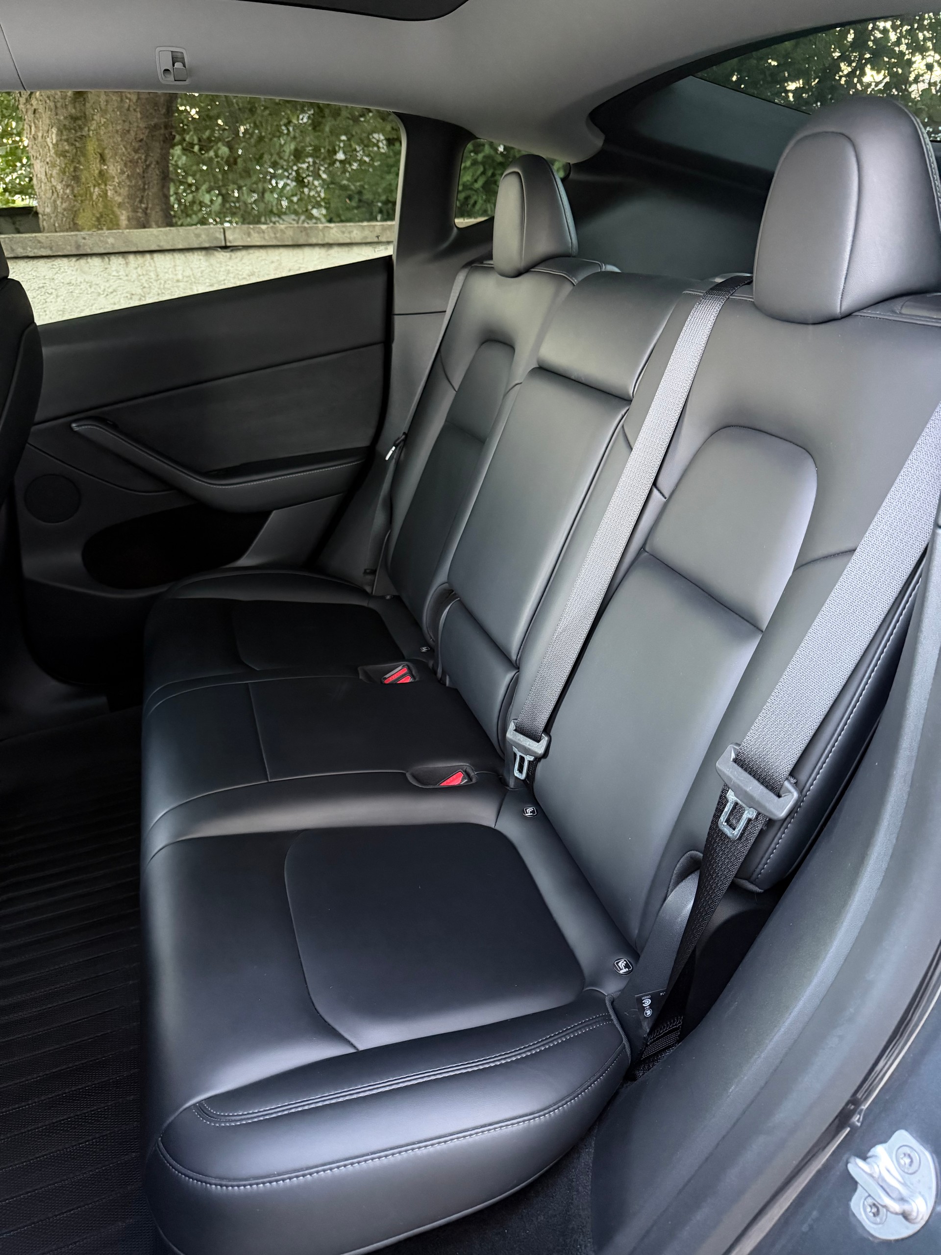 TESLA Model Y Long Range 4x4 / Frisch ab MFK / Werksgarantie/ / Enhanced Autopilot /Premium Innenraum / Navi / Panorama / Matrix LED-image-12