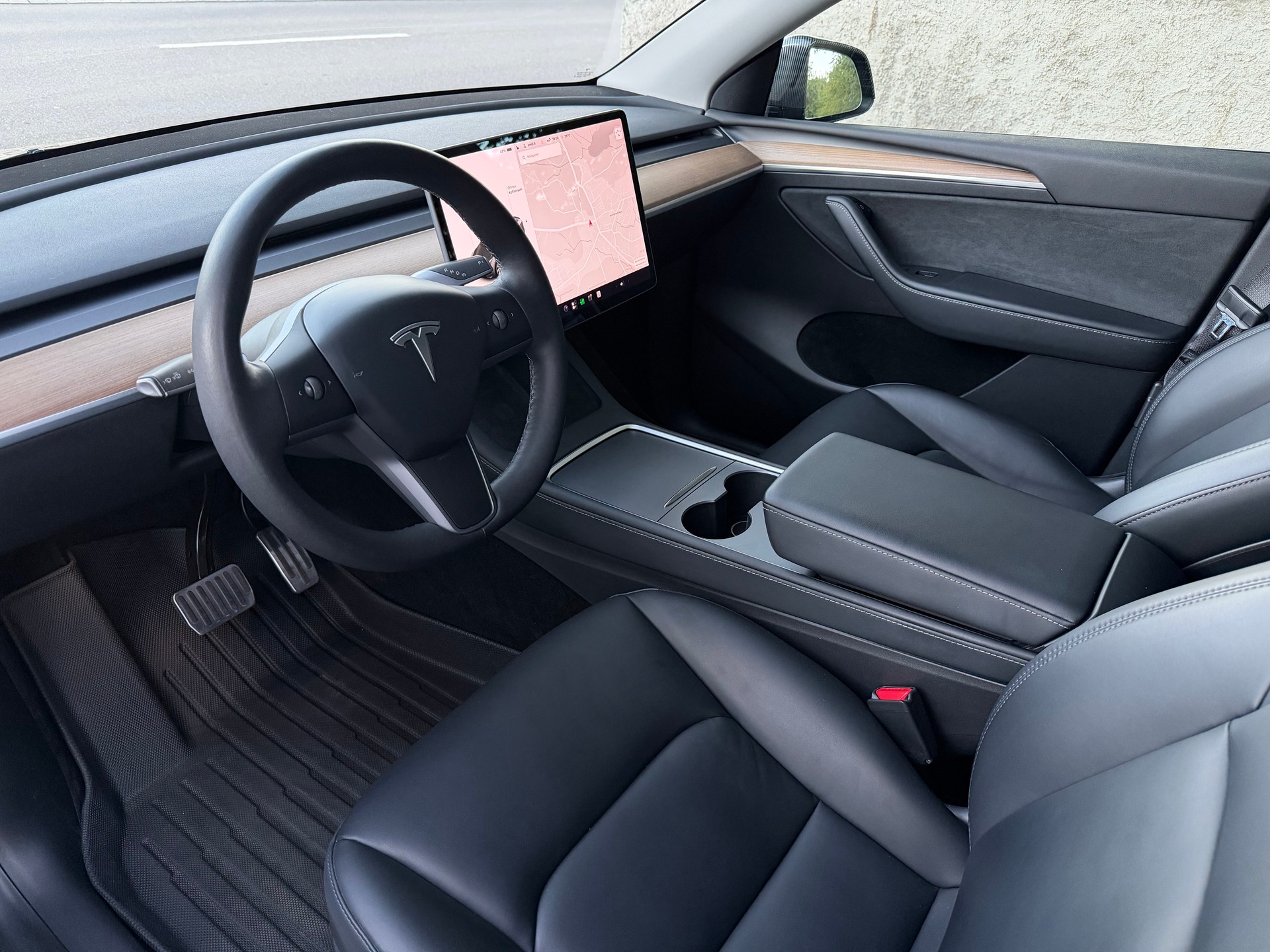 TESLA Model Y Long Range 4x4 / Frisch ab MFK / Werksgarantie/ / Enhanced Autopilot /Premium Innenraum / Navi / Panorama / Matrix LED-image-9