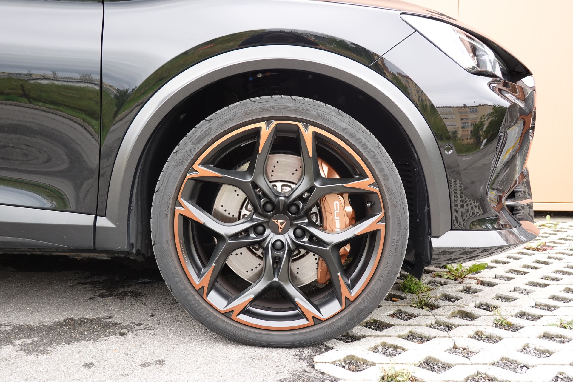 CUPRA Formentor 2.5TSI VZ5 DSG "* CH Auto * Feux LED* Sièges Chauffant * Clim Auto * Tempomat Adapt. * Caméra + Capteurs *"-image-4