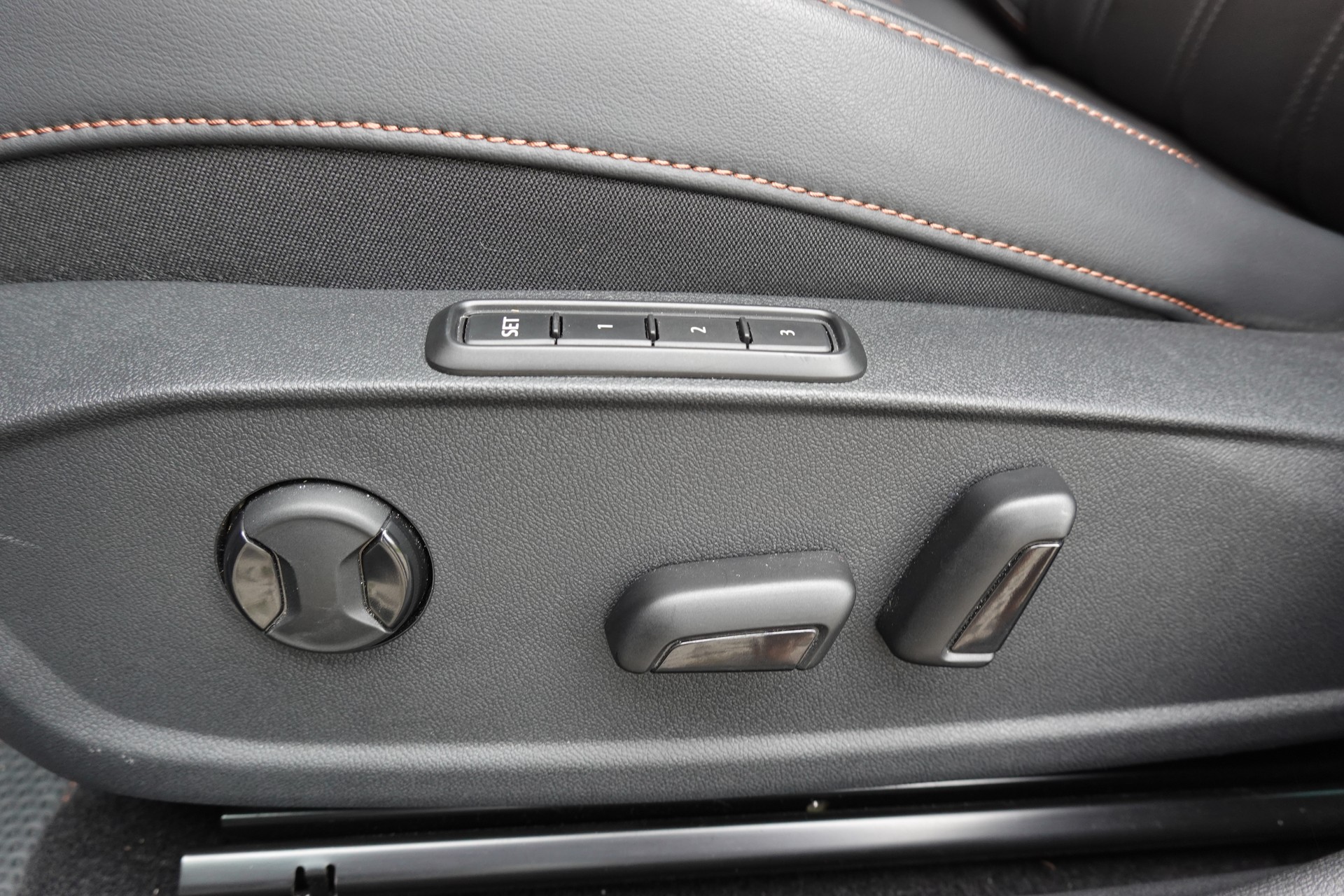 CUPRA Formentor 2.5TSI VZ5 DSG "* CH Auto * Feux LED* Sièges Chauffant * Clim Auto * Tempomat Adapt. * Caméra + Capteurs *"-image-22