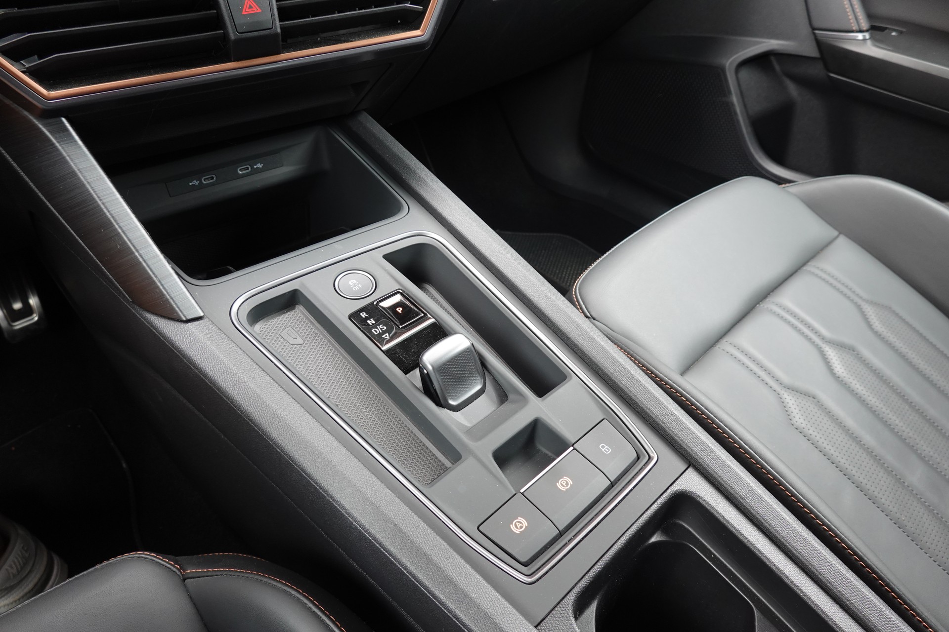 CUPRA Formentor 2.5TSI VZ5 DSG "* CH Auto * Feux LED* Sièges Chauffant * Clim Auto * Tempomat Adapt. * Caméra + Capteurs *"-image-16