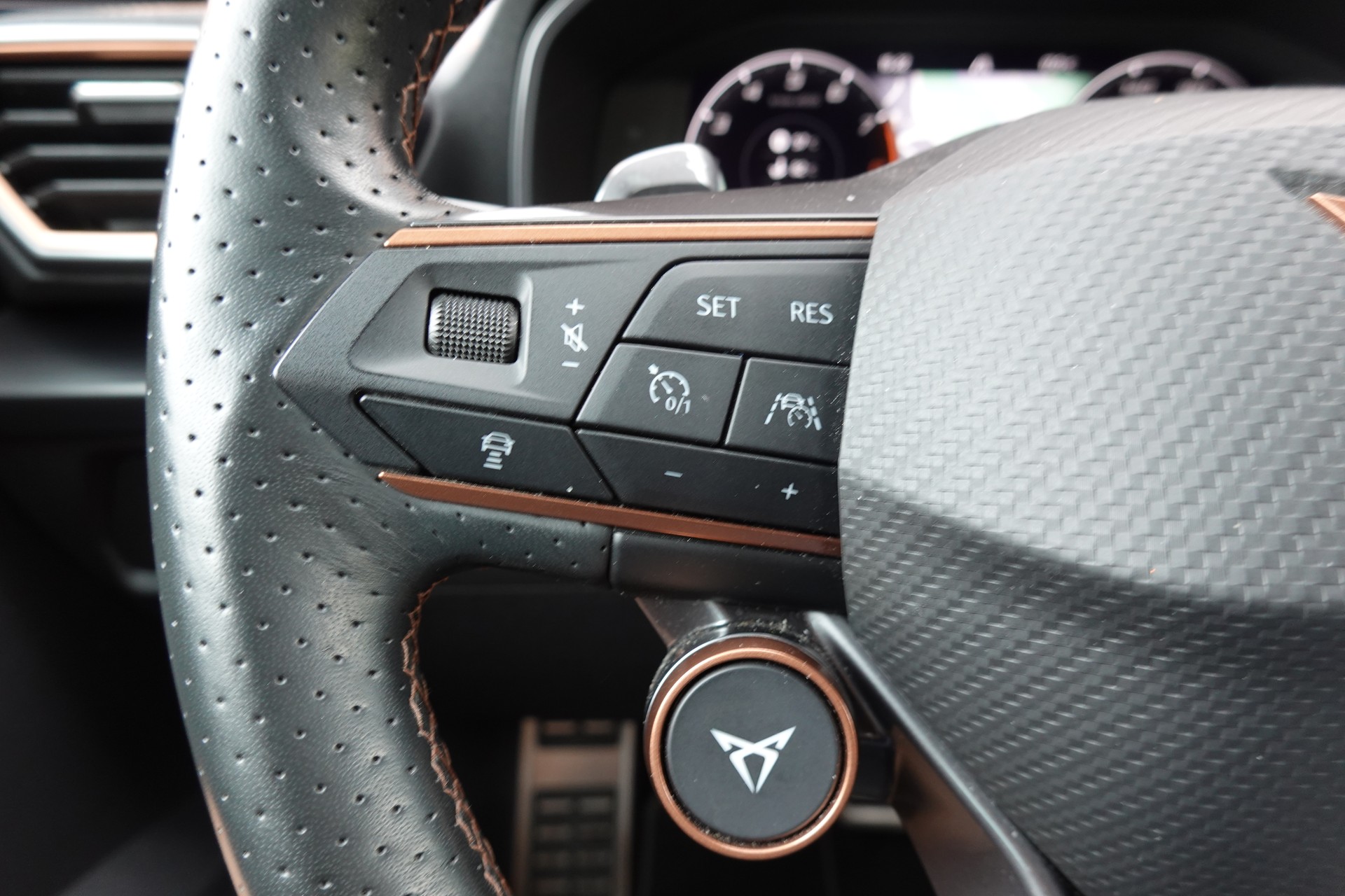 CUPRA Formentor 2.5TSI VZ5 DSG "* CH Auto * Feux LED* Sièges Chauffant * Clim Auto * Tempomat Adapt. * Caméra + Capteurs *"-image-15