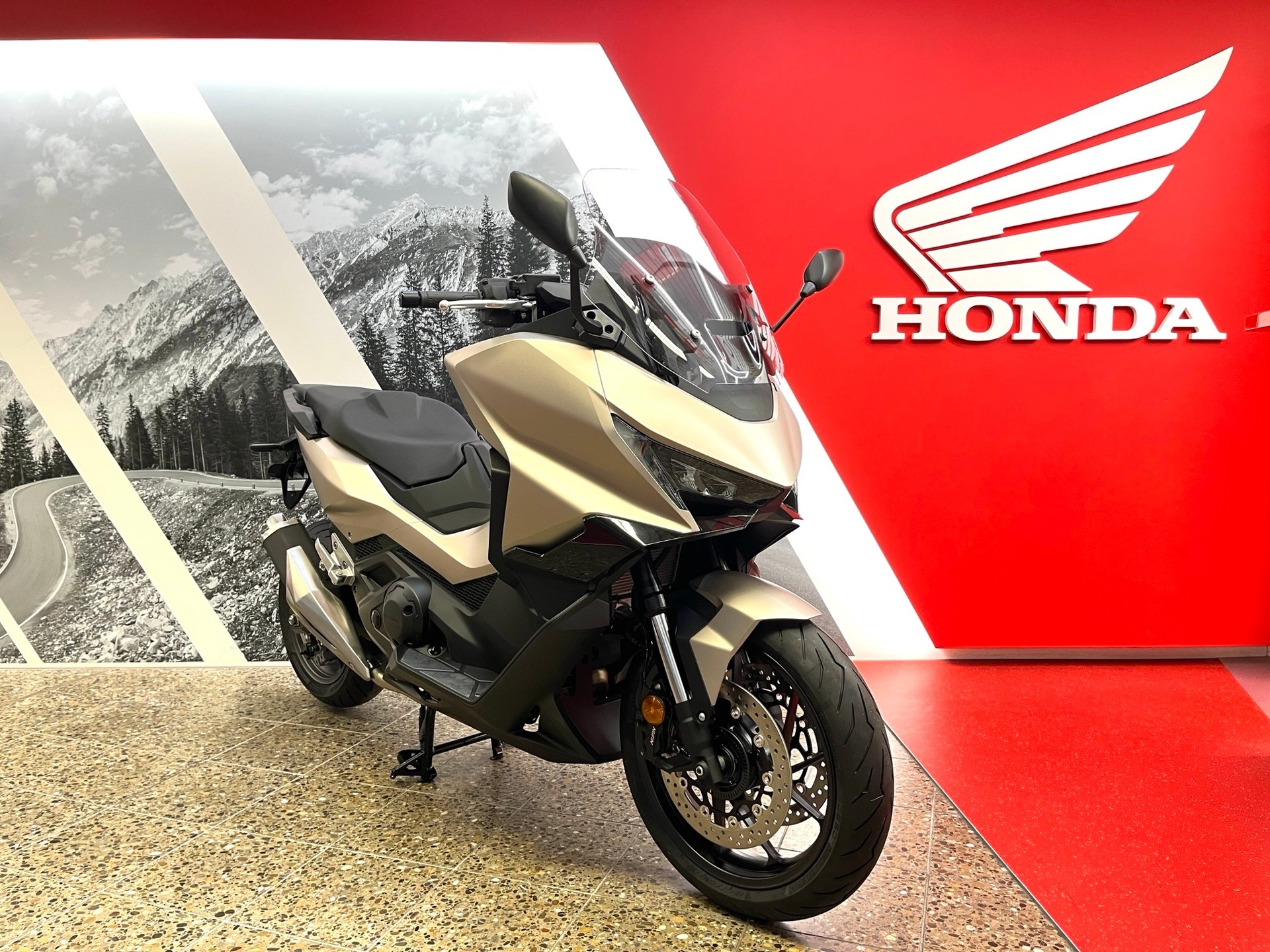 HONDA NSS 750-showroom-element-2