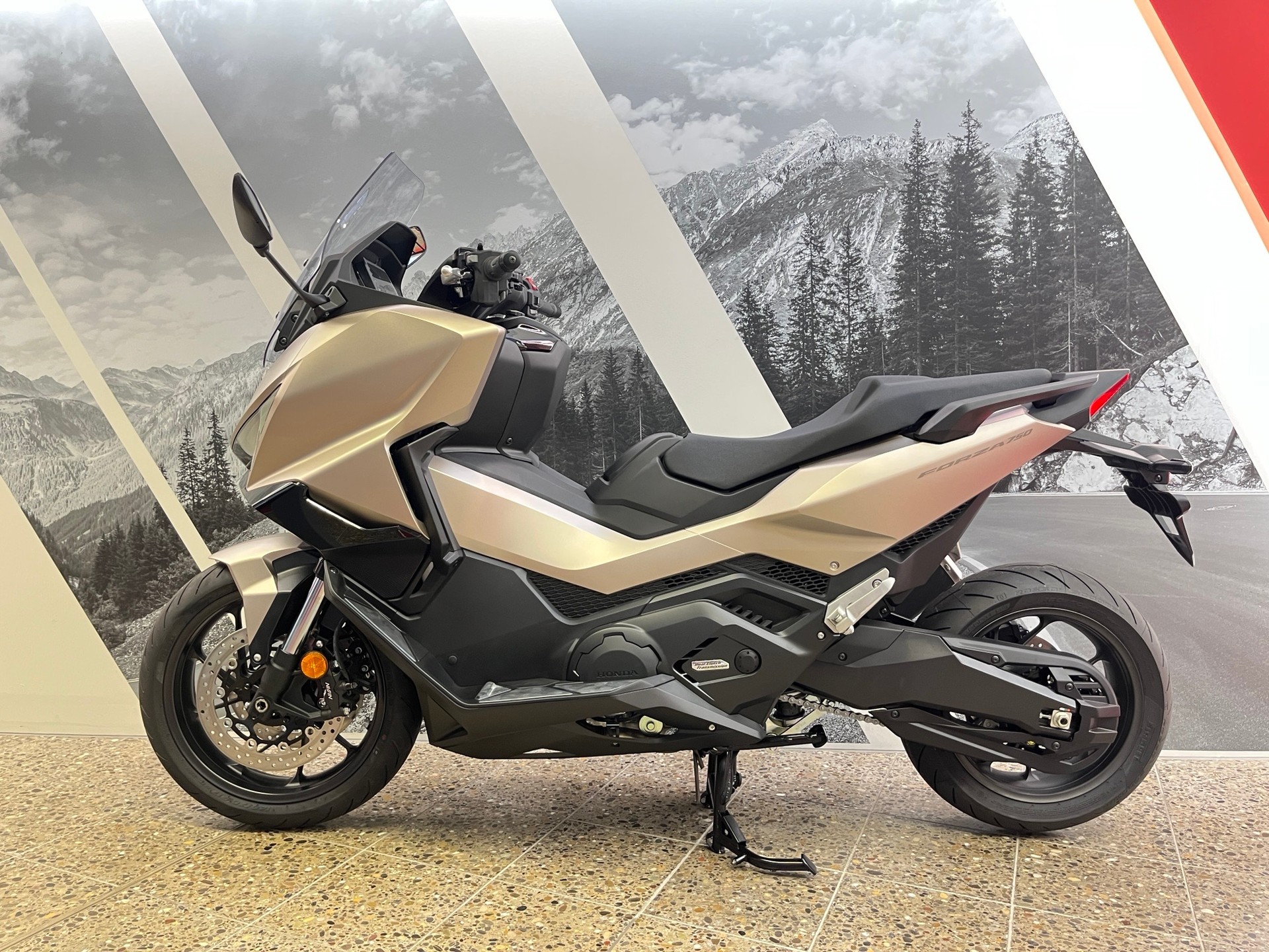 HONDA NSS 750-showroom-element-1