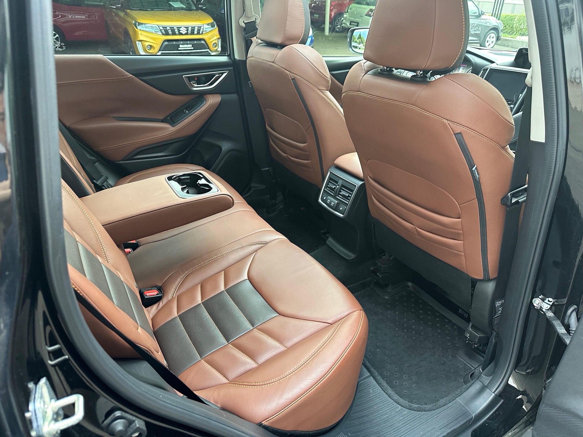 SUBARU Forester Station 2.0i e-Boxer Luxury-image-9