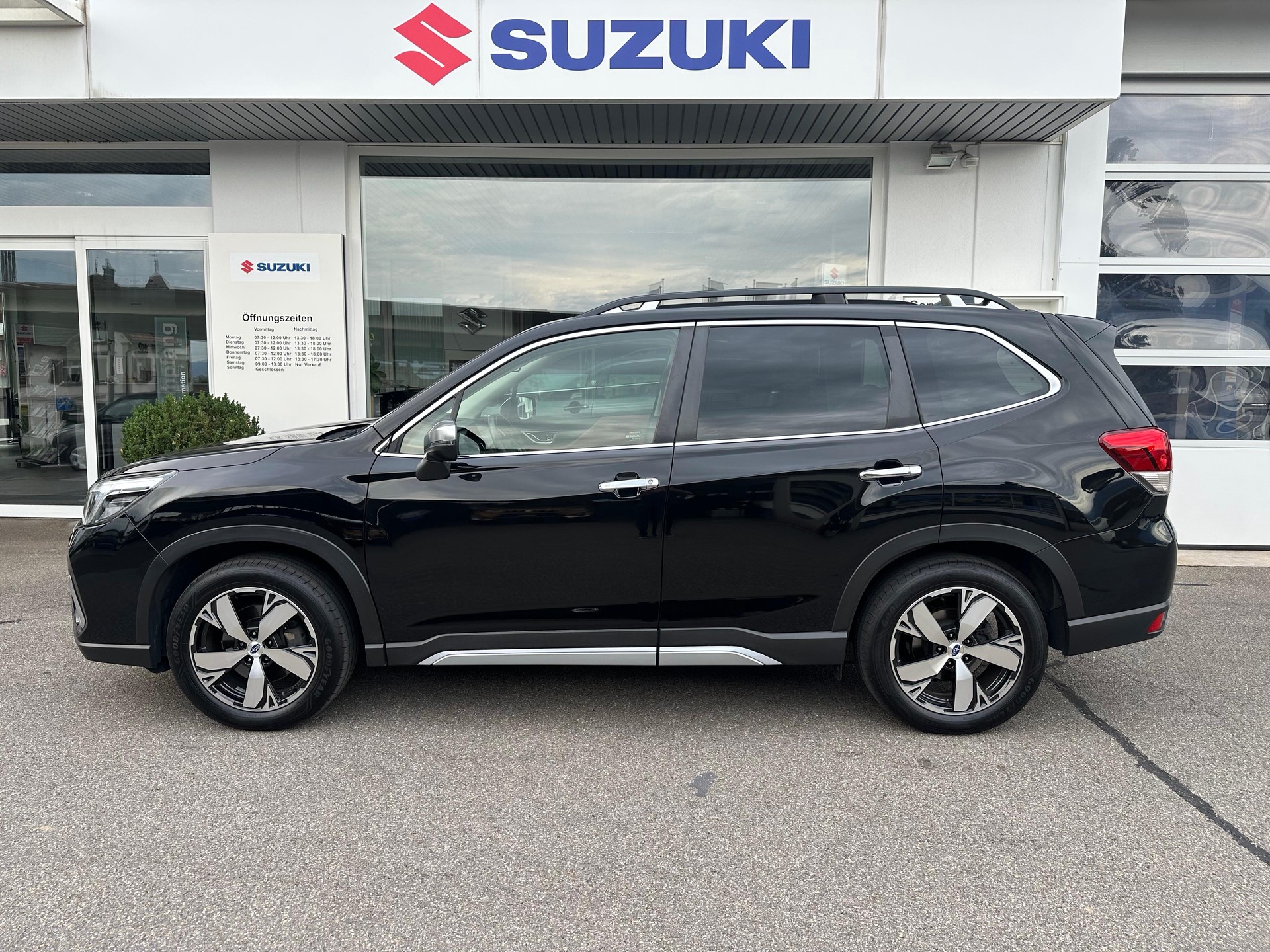 SUBARU Forester Station 2.0i e-Boxer Luxury-image-3