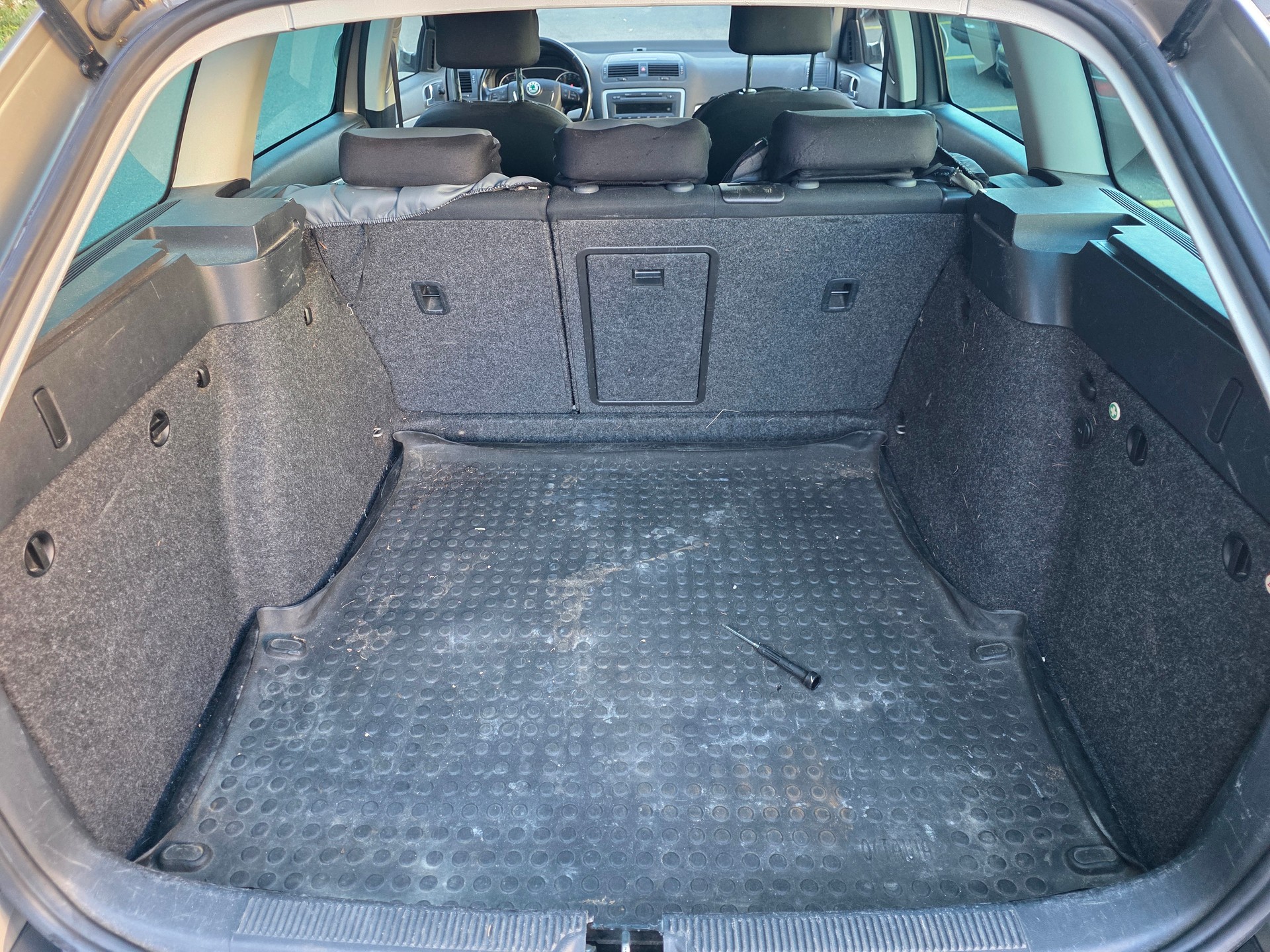 SKODA Octavia Combi 1.8 TSI Scout 4x4-image-9