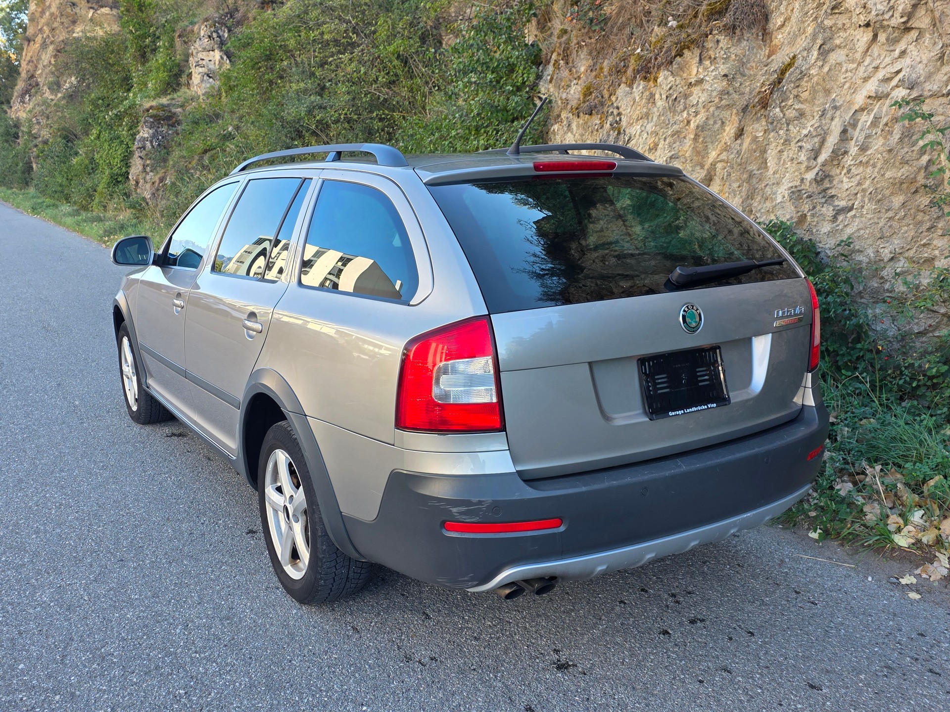 SKODA Octavia Combi 1.8 TSI Scout 4x4-image-2