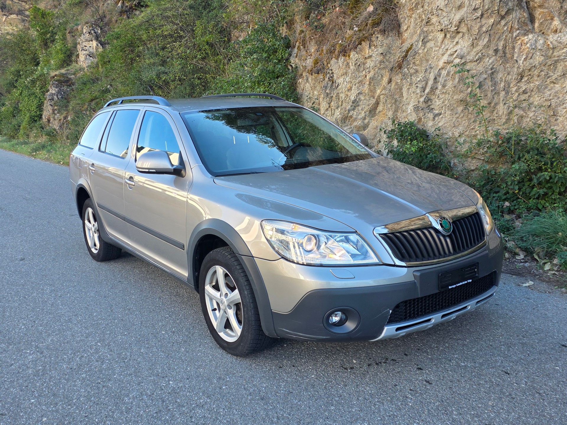 SKODA Octavia Combi 1.8 TSI Scout 4x4-image-5