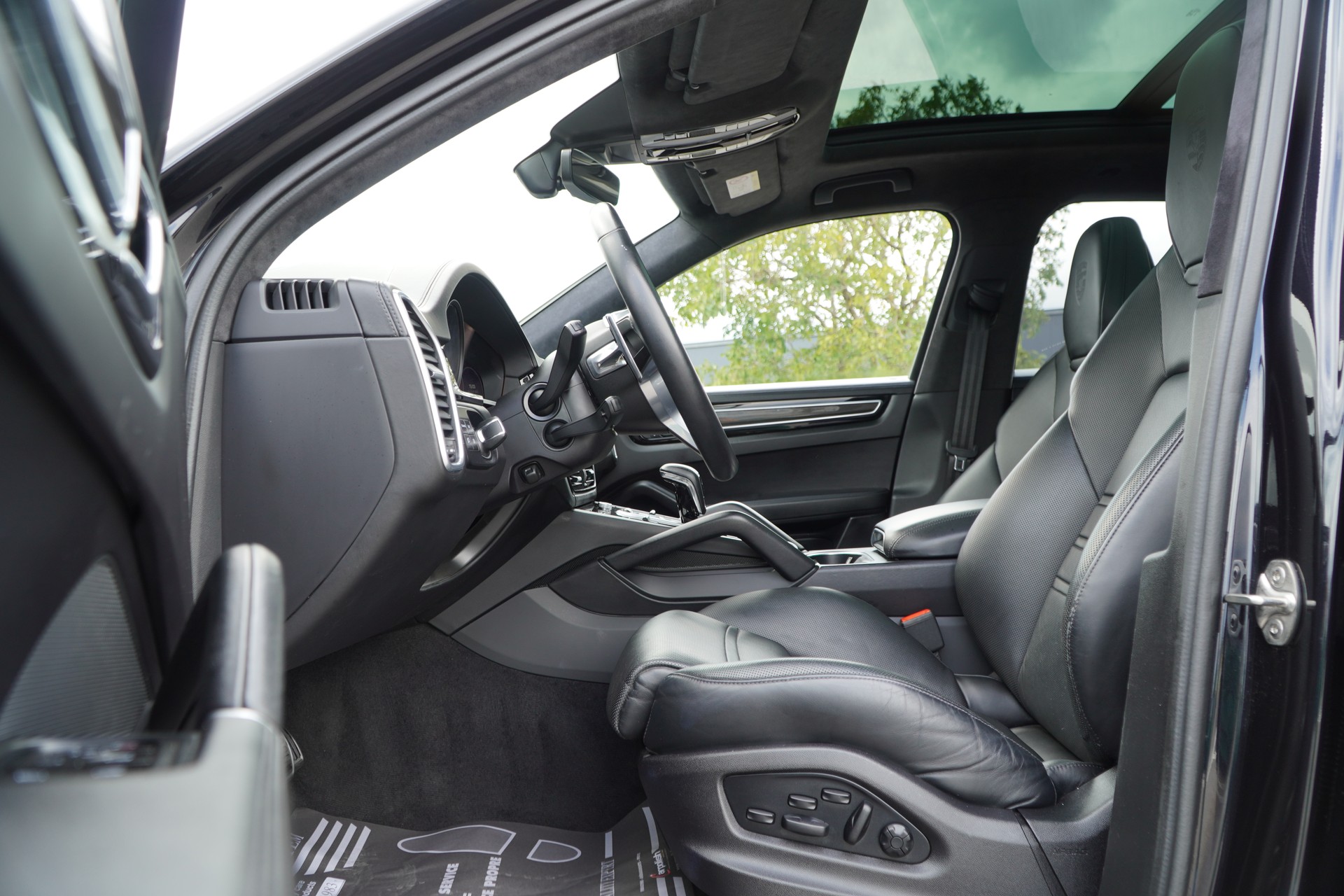 PORSCHE Cayenne GTS-image-8