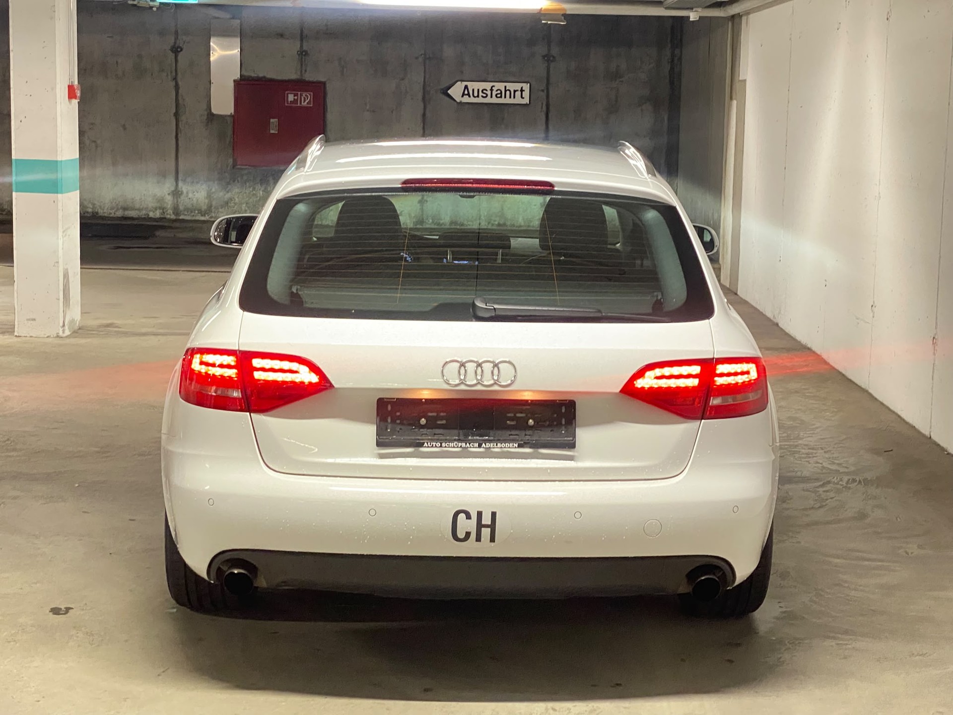 AUDI A4 Avant 2.0 TFSI quattro S-tronic-image-9
