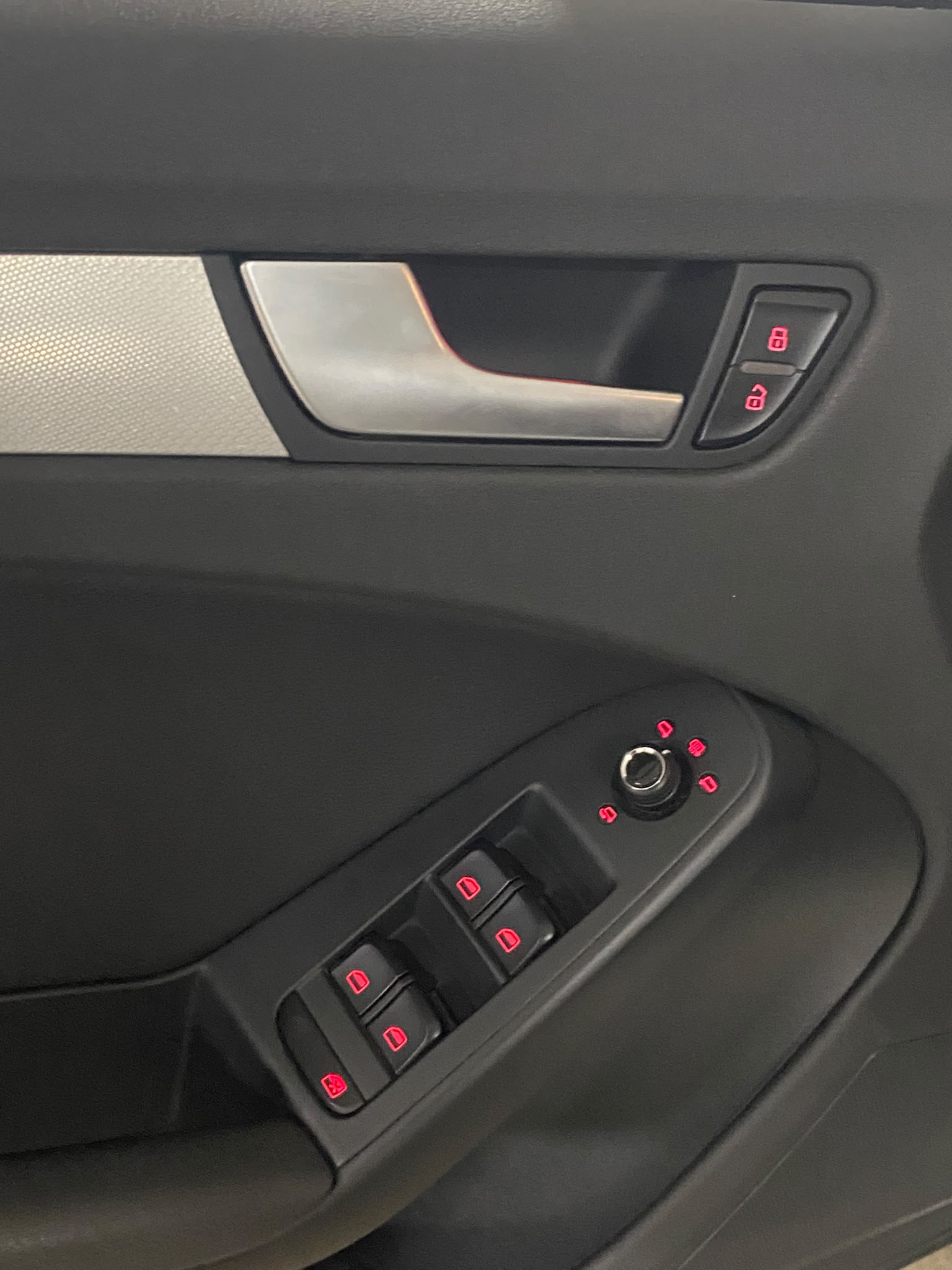 AUDI A4 Avant 2.0 TFSI quattro S-tronic-image-13