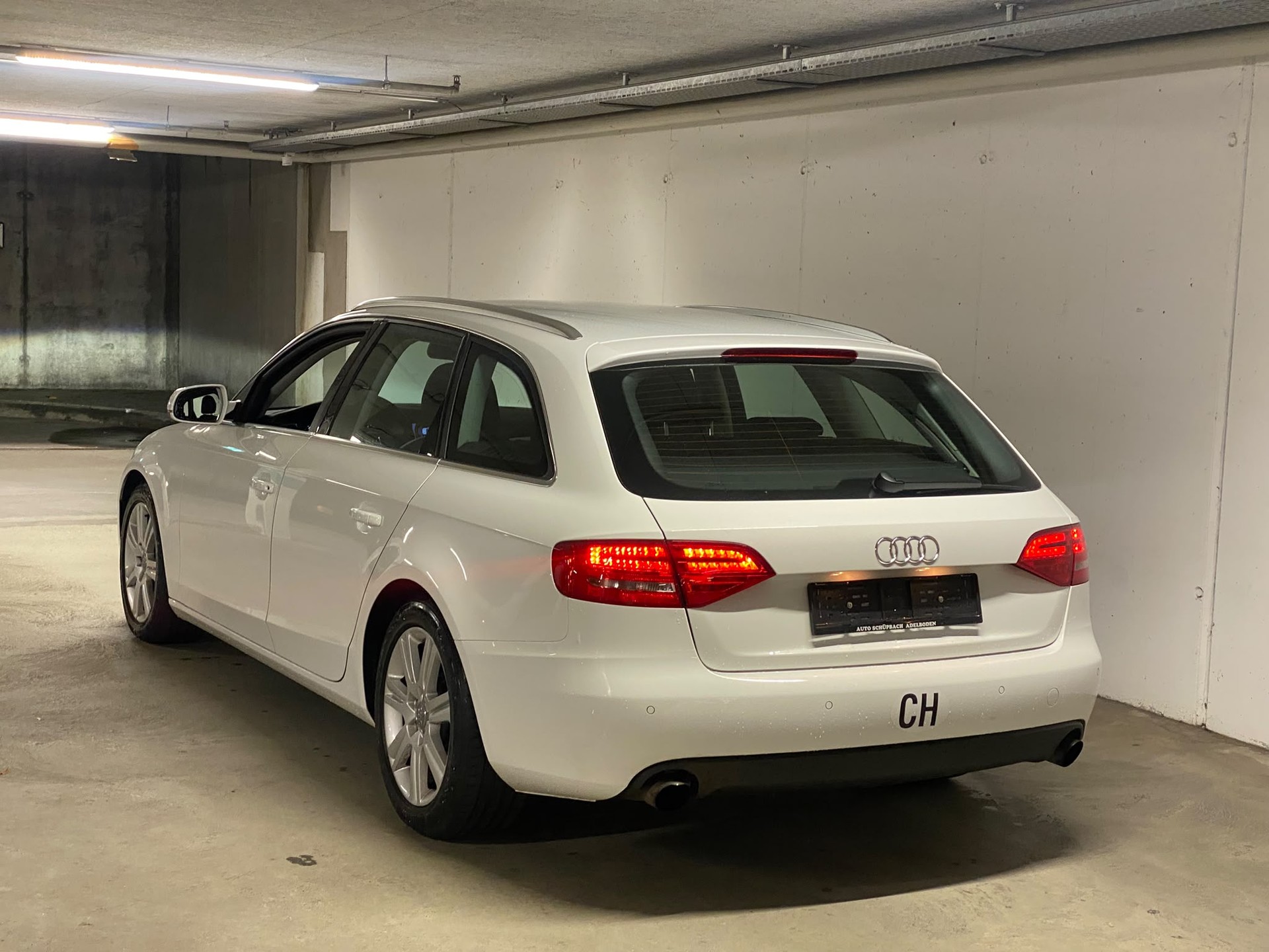 AUDI A4 Avant 2.0 TFSI quattro S-tronic-image-4