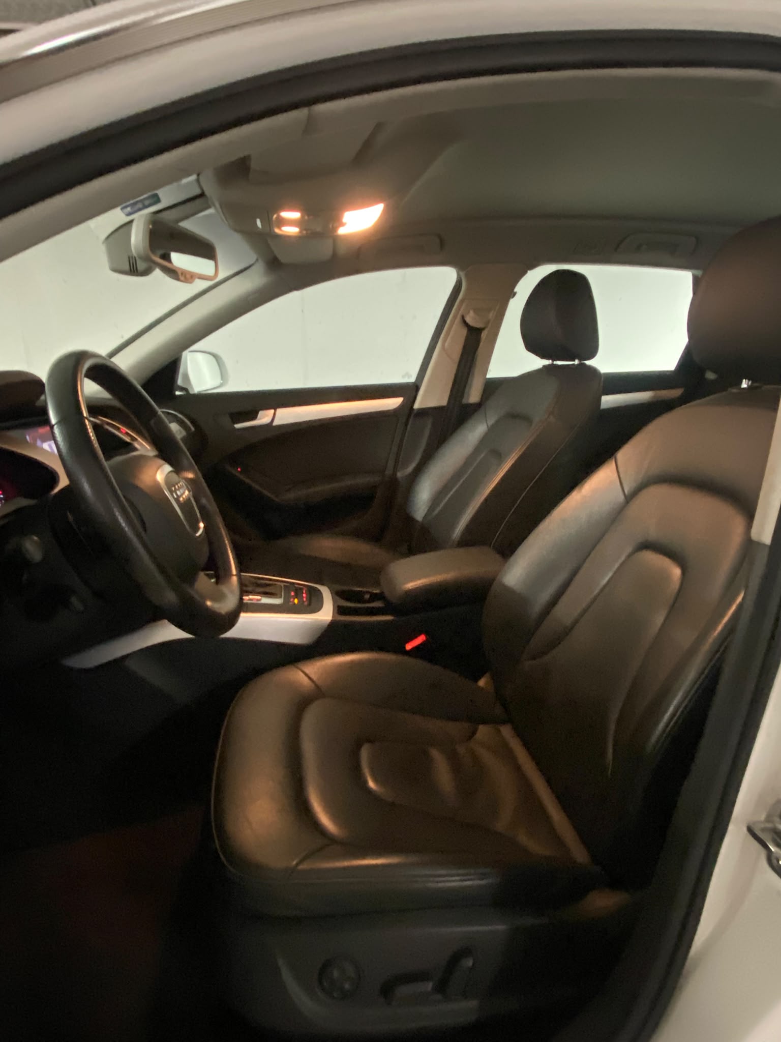 AUDI A4 Avant 2.0 TFSI quattro S-tronic-image-16