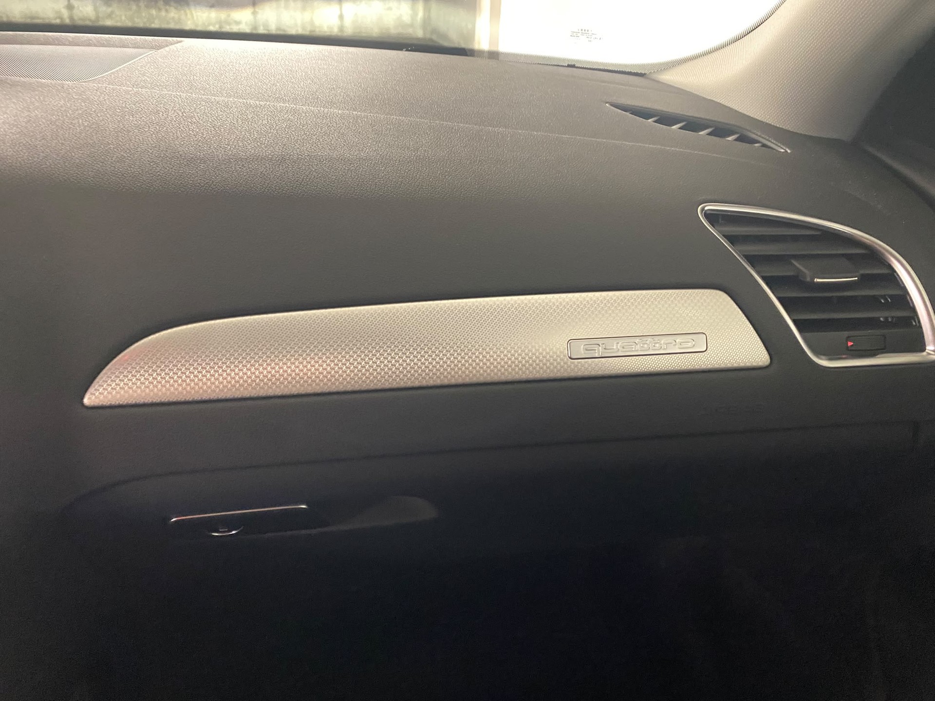 AUDI A4 Avant 2.0 TFSI quattro S-tronic-image-21
