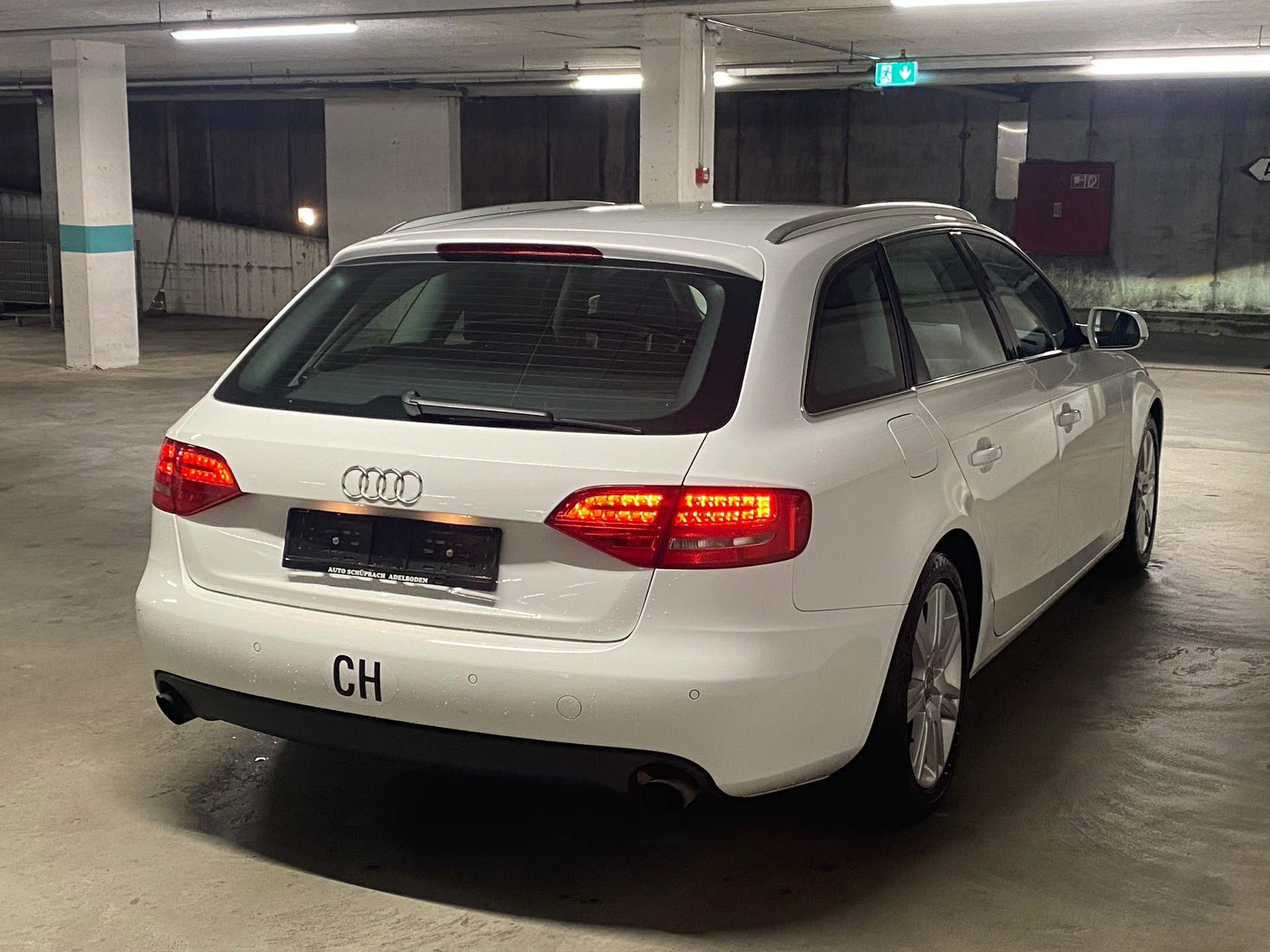 AUDI A4 Avant 2.0 TFSI quattro S-tronic-image-5