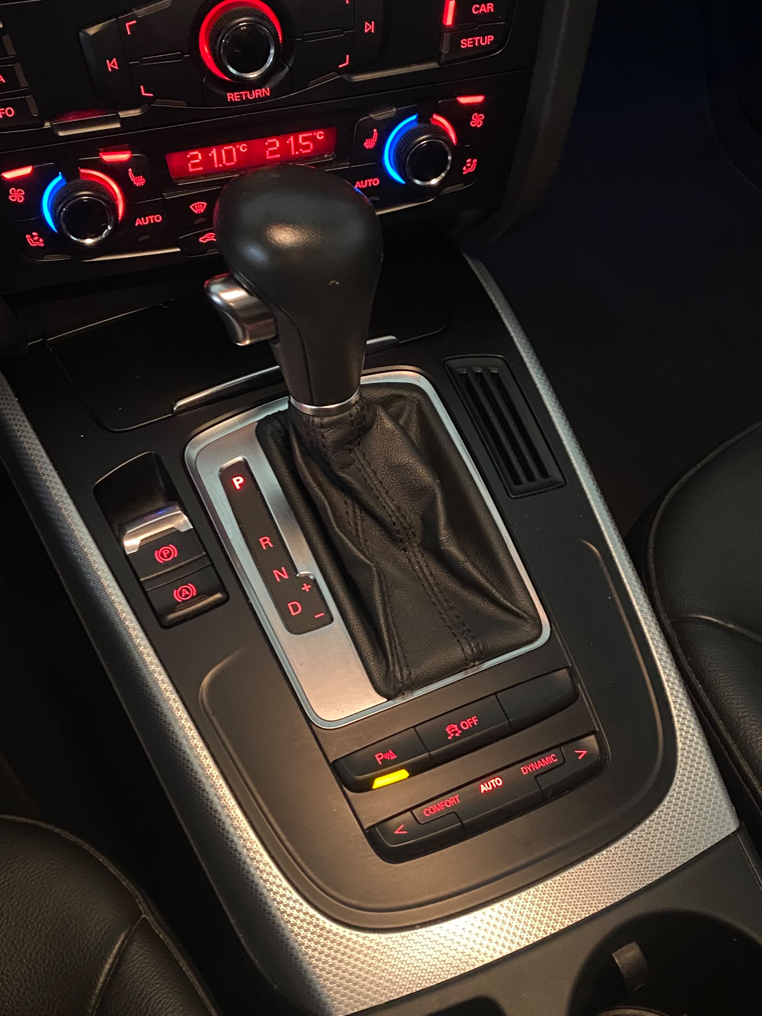 AUDI A4 Avant 2.0 TFSI quattro S-tronic-image-11