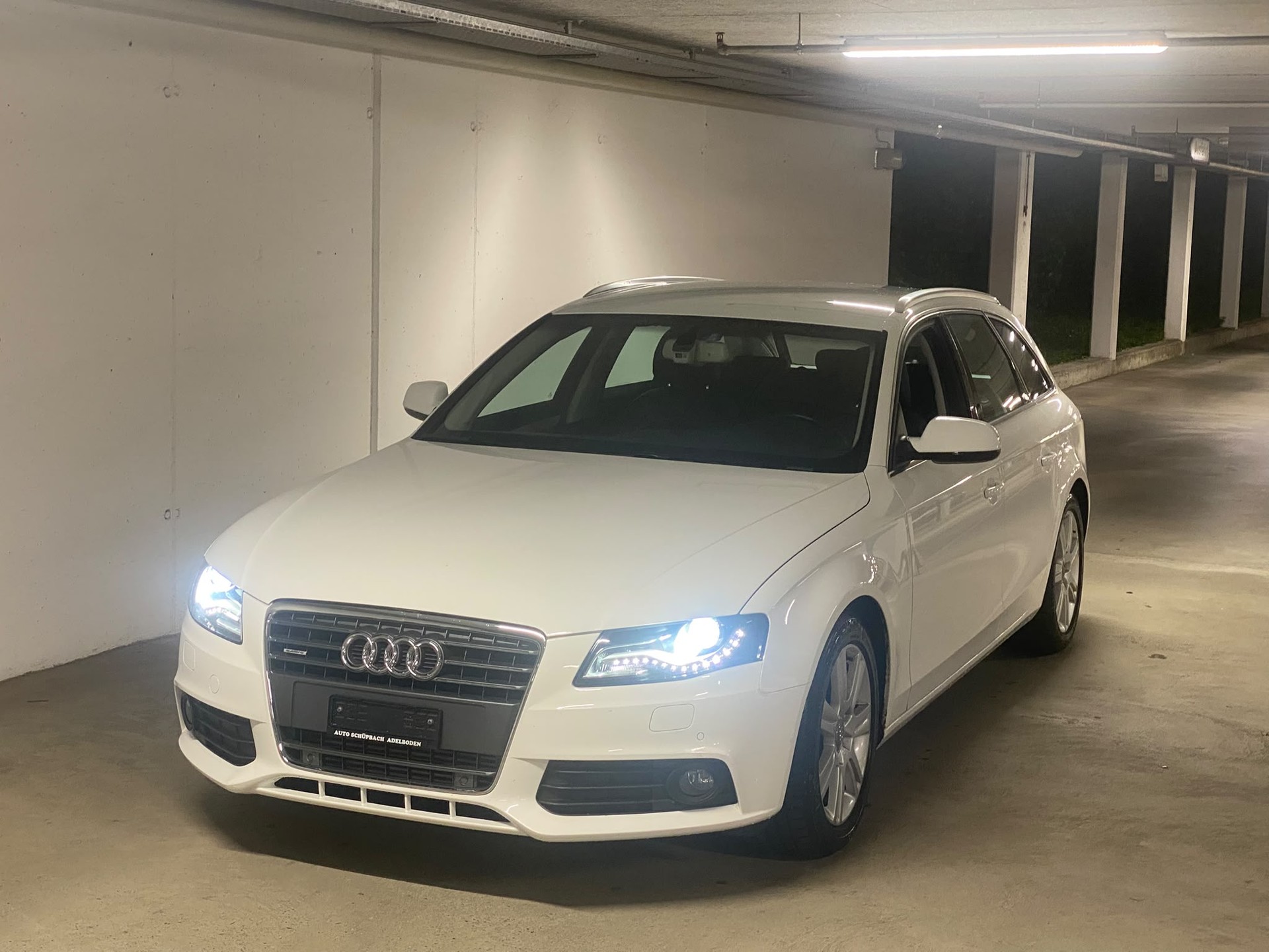 AUDI A4 Avant 2.0 TFSI quattro S-tronic-image-2