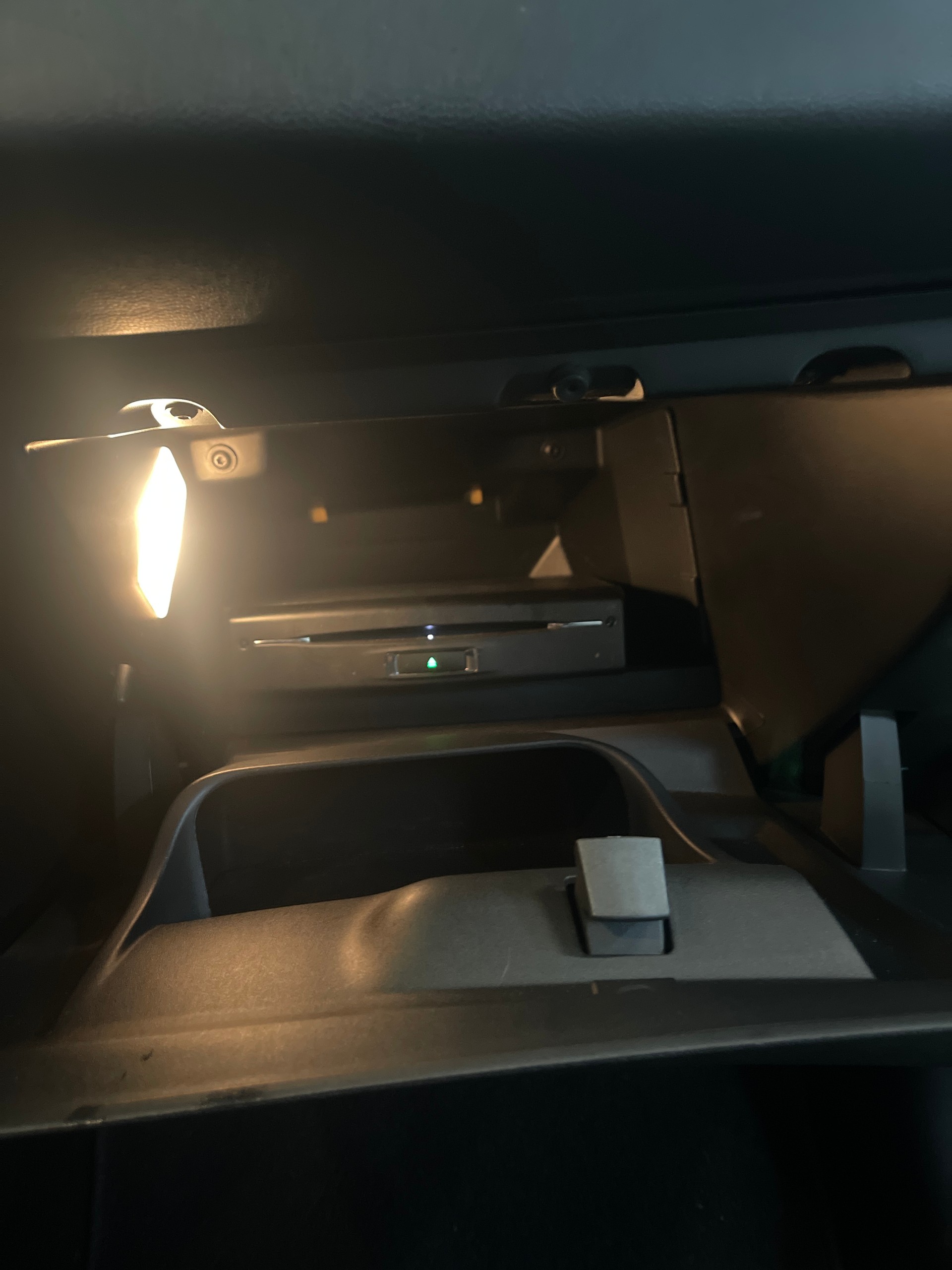 PEUGEOT 208 1.2 VTI Style-image-13