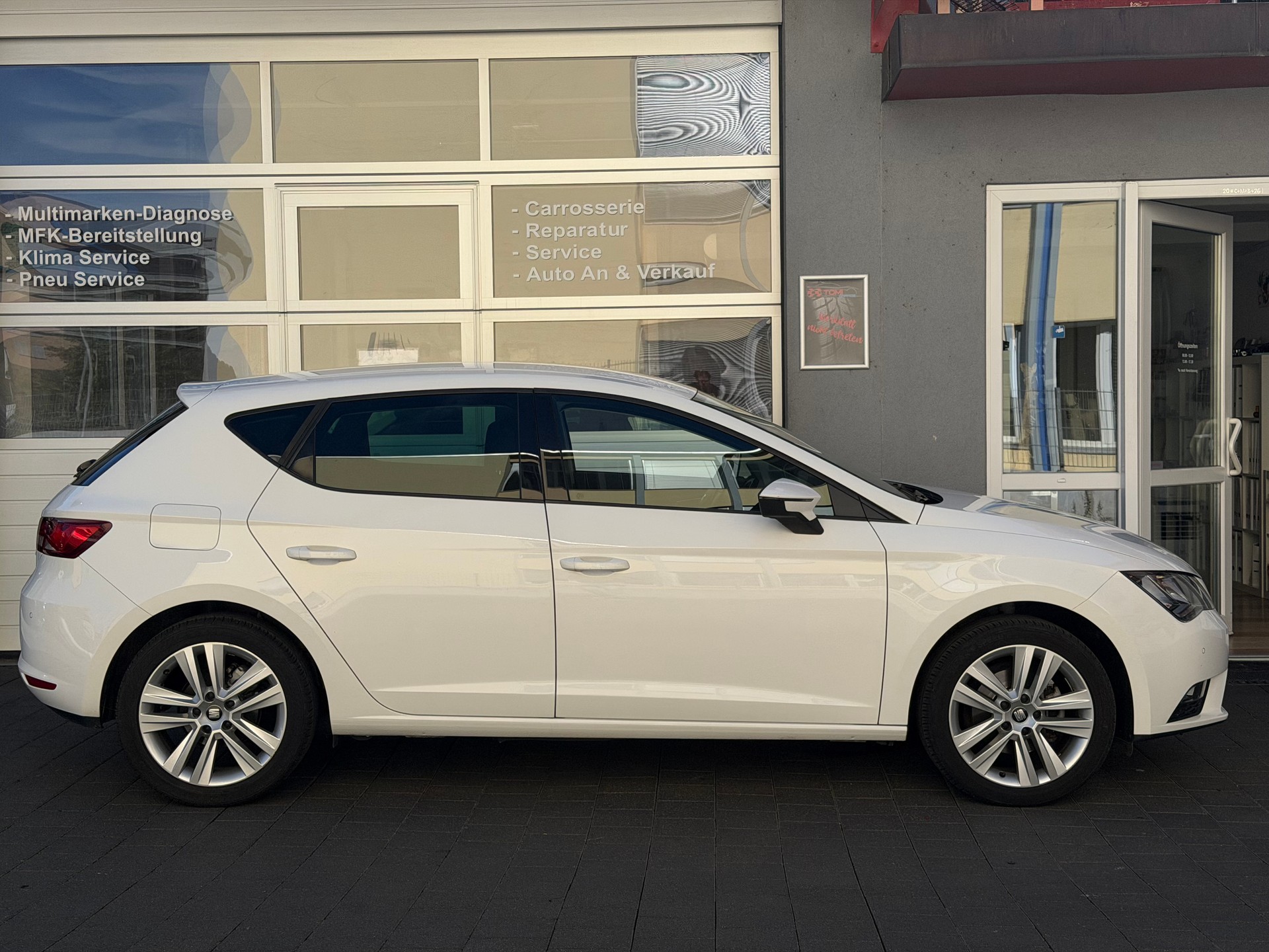 SEAT Leon 1.2 TSI Style ITECH DSG *Ab MFK&Service*ITECH Edition*8-Fach Räder*CH-FHZ*-image-5