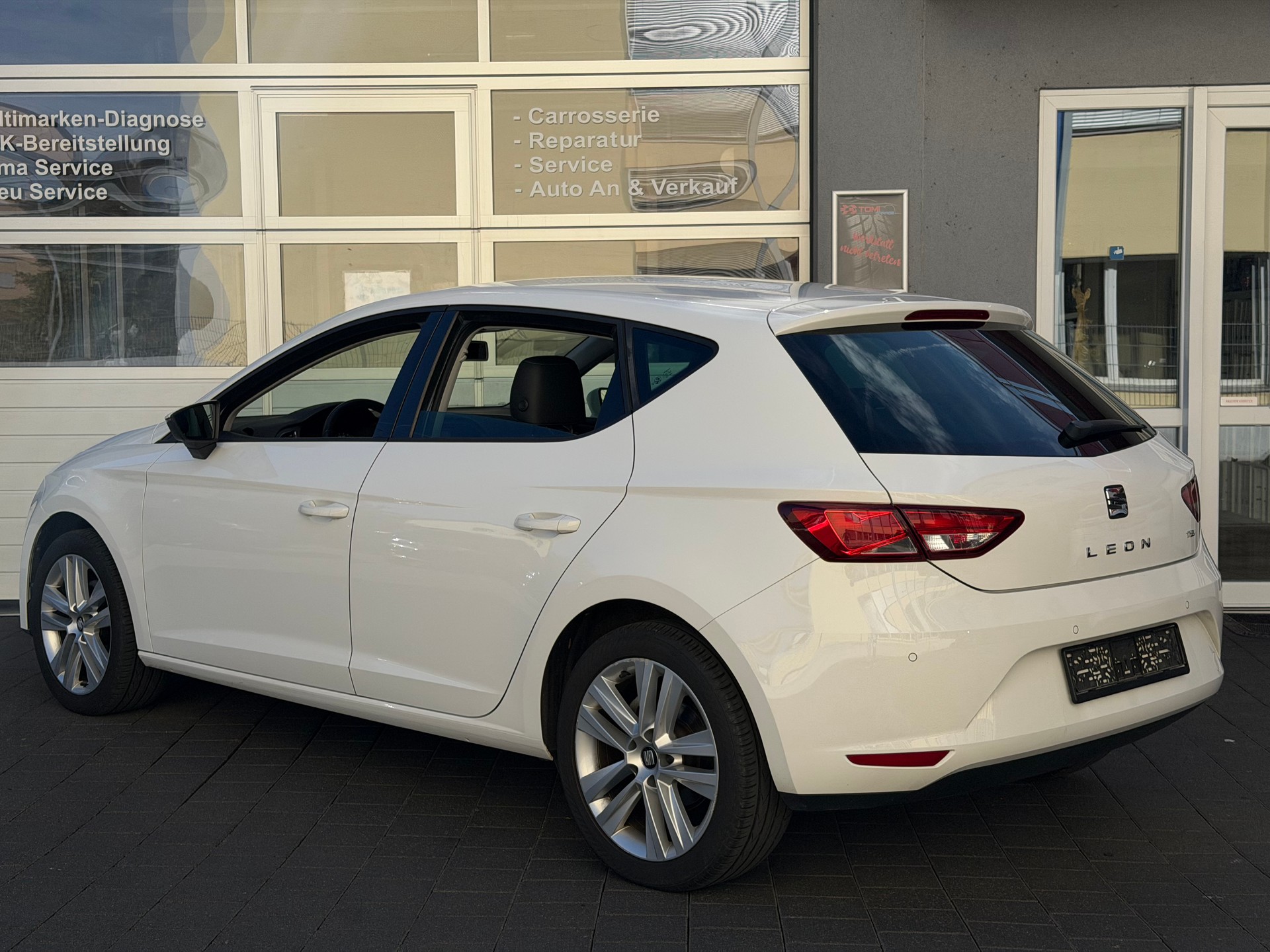 SEAT Leon 1.2 TSI Style ITECH DSG *Ab MFK&Service*ITECH Edition*8-Fach Räder*CH-FHZ*-image-8