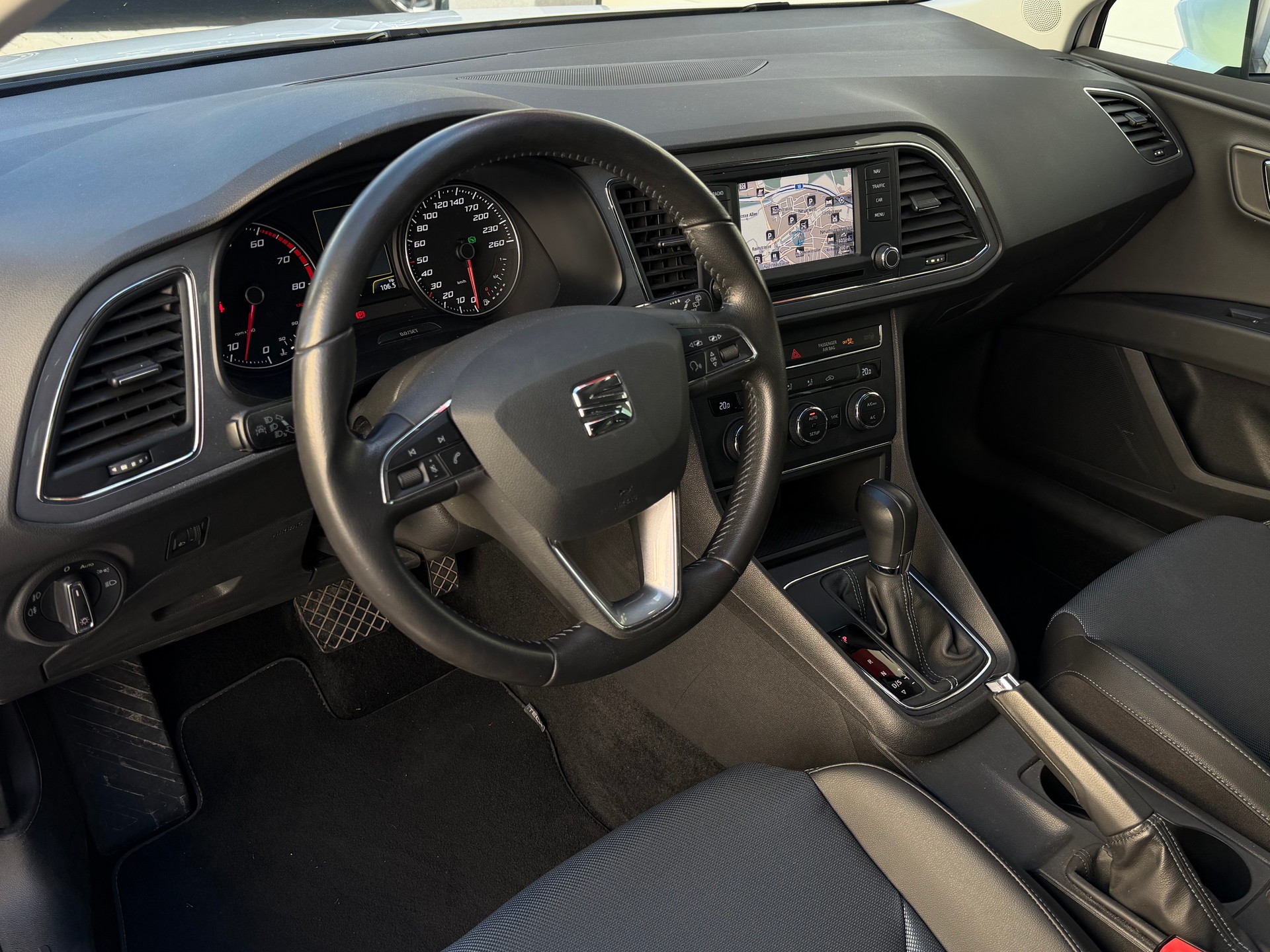 SEAT Leon 1.2 TSI Style ITECH DSG *Ab MFK&Service*ITECH Edition*8-Fach Räder*CH-FHZ*-image-10