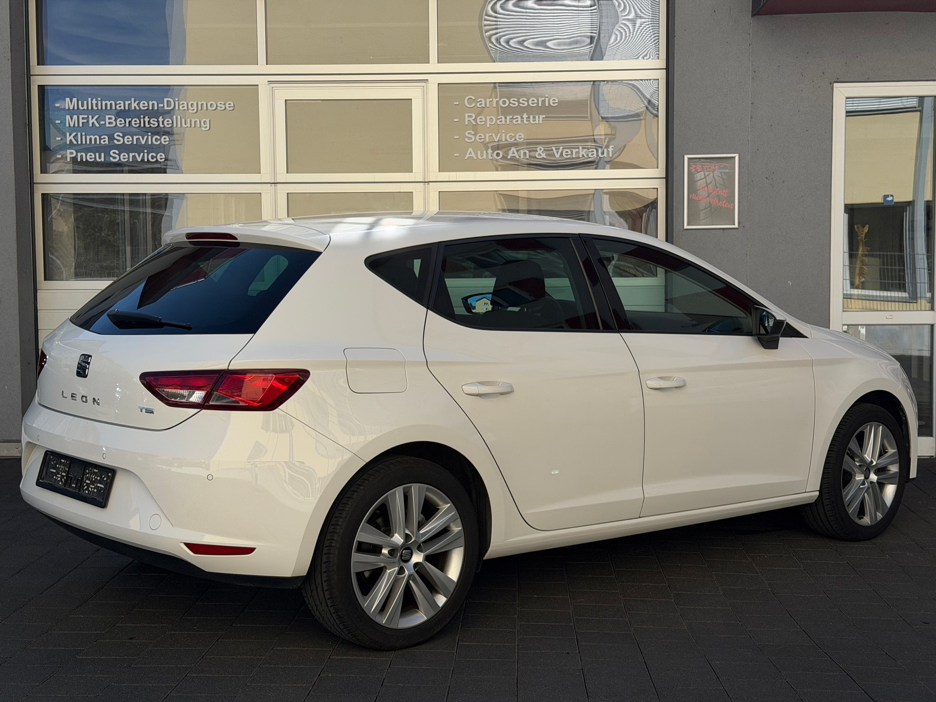 SEAT Leon 1.2 TSI Style ITECH DSG *Ab MFK&Service*ITECH Edition*8-Fach Räder*CH-FHZ*-image-6