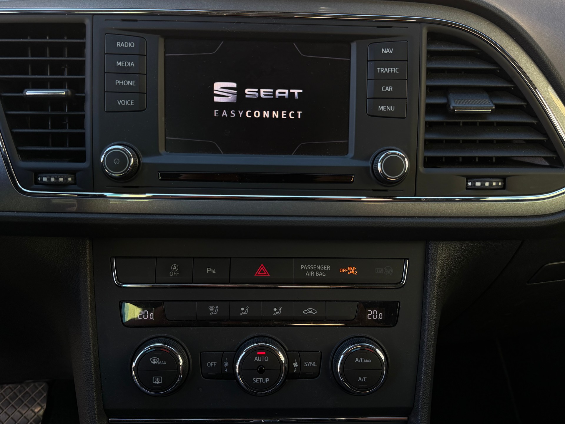 SEAT Leon 1.2 TSI Style ITECH DSG *Ab MFK&Service*ITECH Edition*8-Fach Räder*CH-FHZ*-image-12