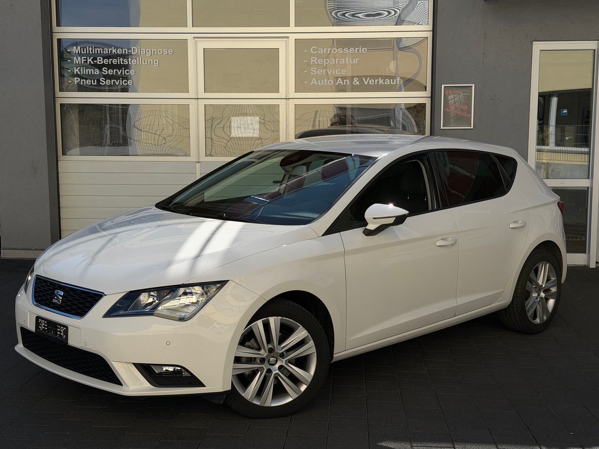 SEAT Leon 1.2 TSI Style ITECH DSG *Ab MFK&Service*ITECH Edition*8-Fach Räder*CH-FHZ*-image-0