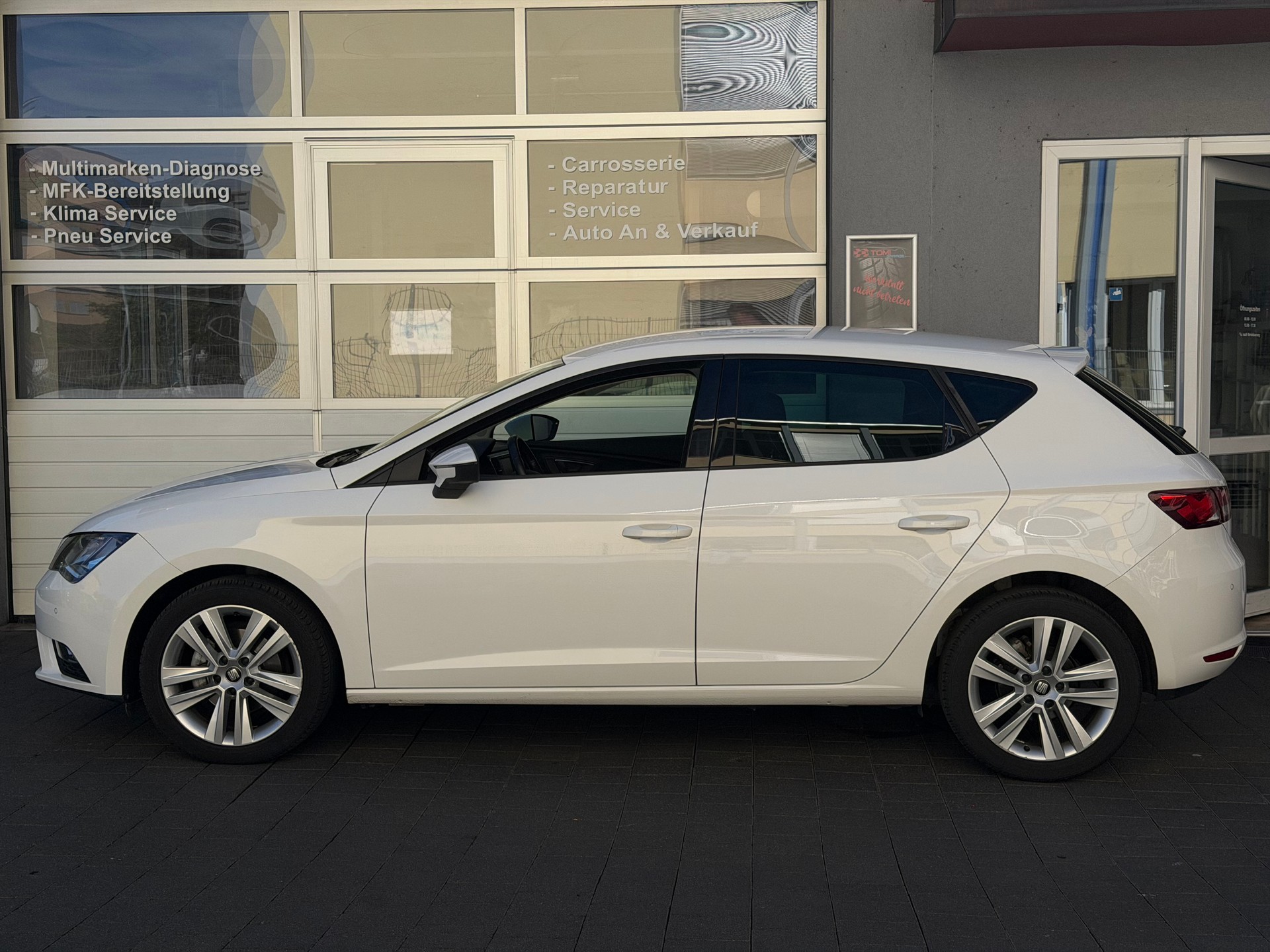 SEAT Leon 1.2 TSI Style ITECH DSG *Ab MFK&Service*ITECH Edition*8-Fach Räder*CH-FHZ*-image-1
