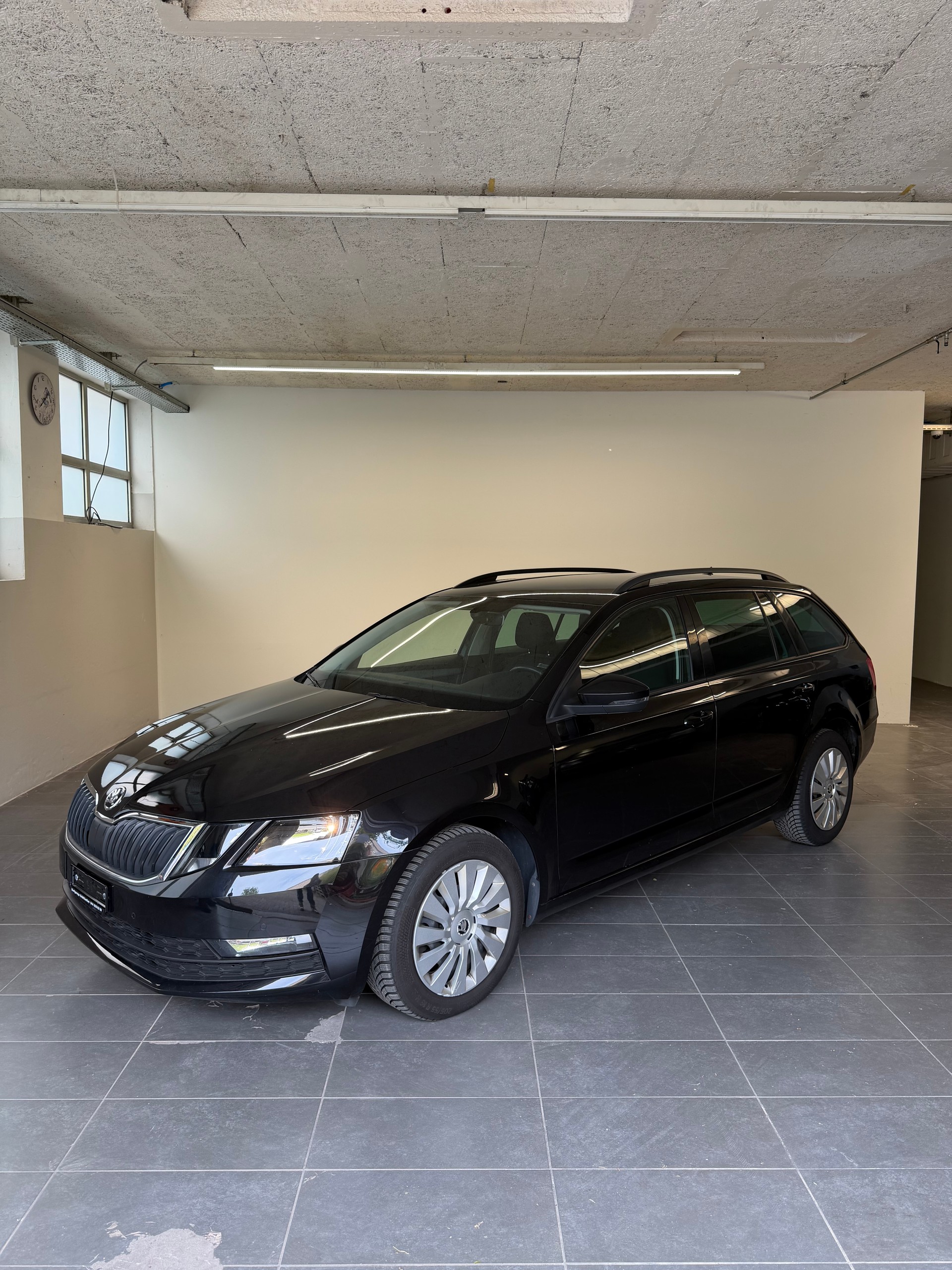 SKODA Octavia Combi 2.0 TDI Ambition 4x4-image-0