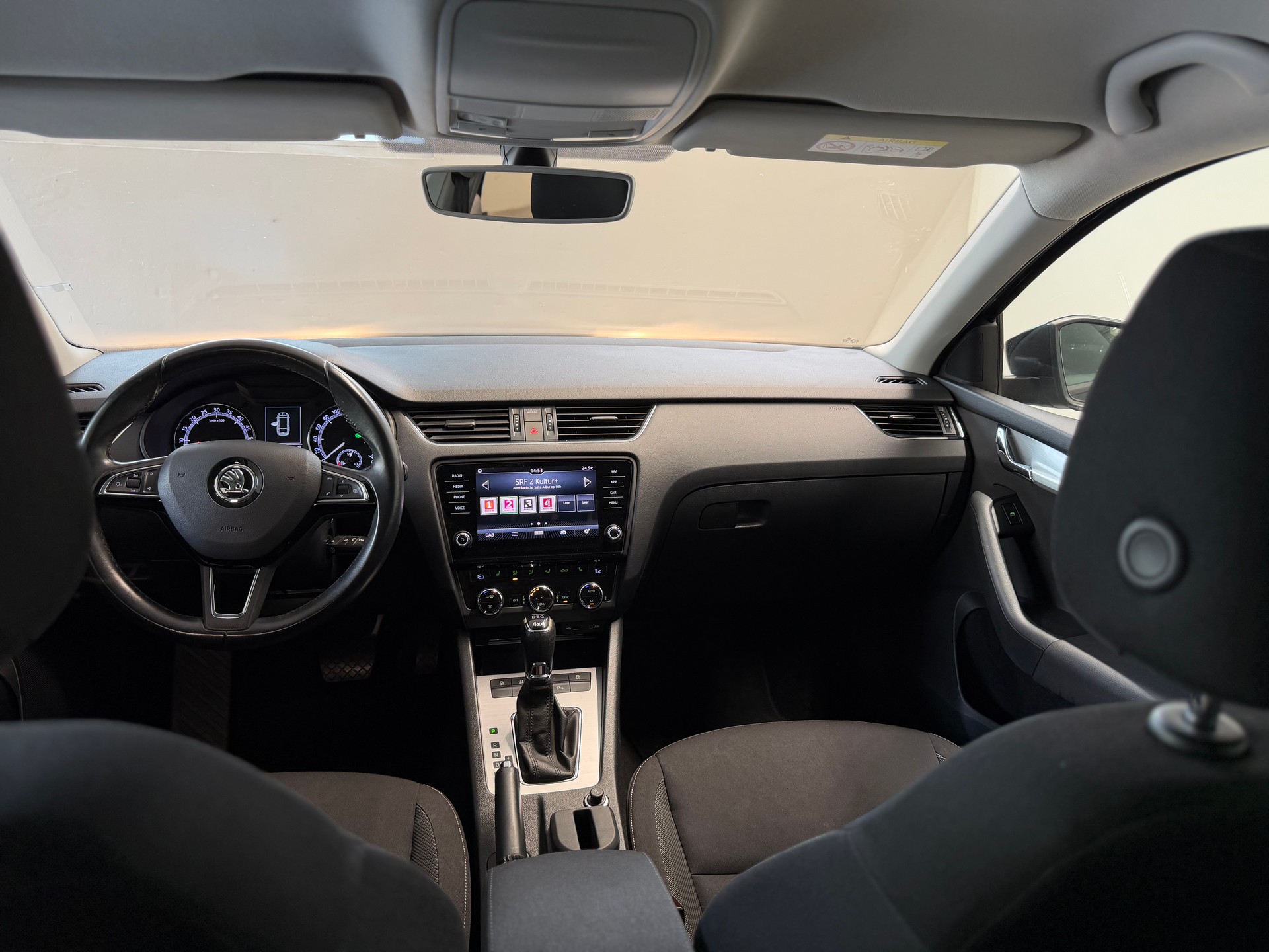 SKODA Octavia Combi 2.0 TDI Ambition 4x4-image-5