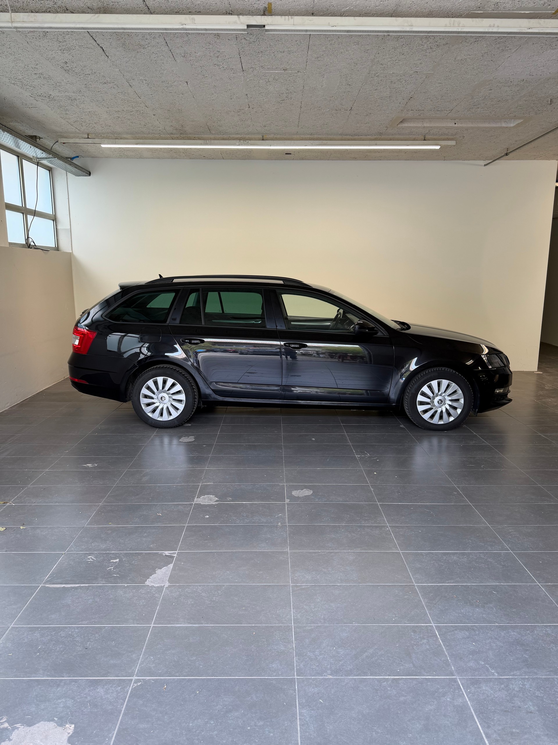 SKODA Octavia Combi 2.0 TDI Ambition 4x4-image-3