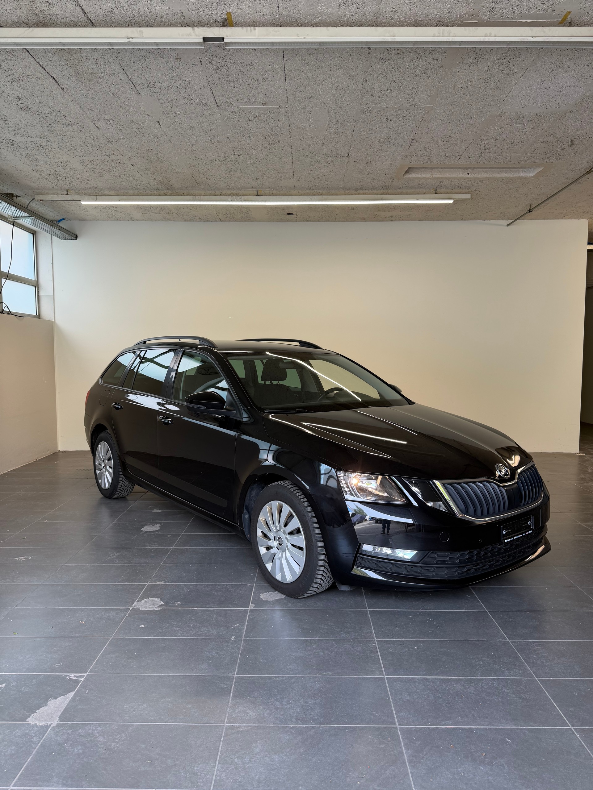 SKODA Octavia Combi 2.0 TDI Ambition 4x4-image-1