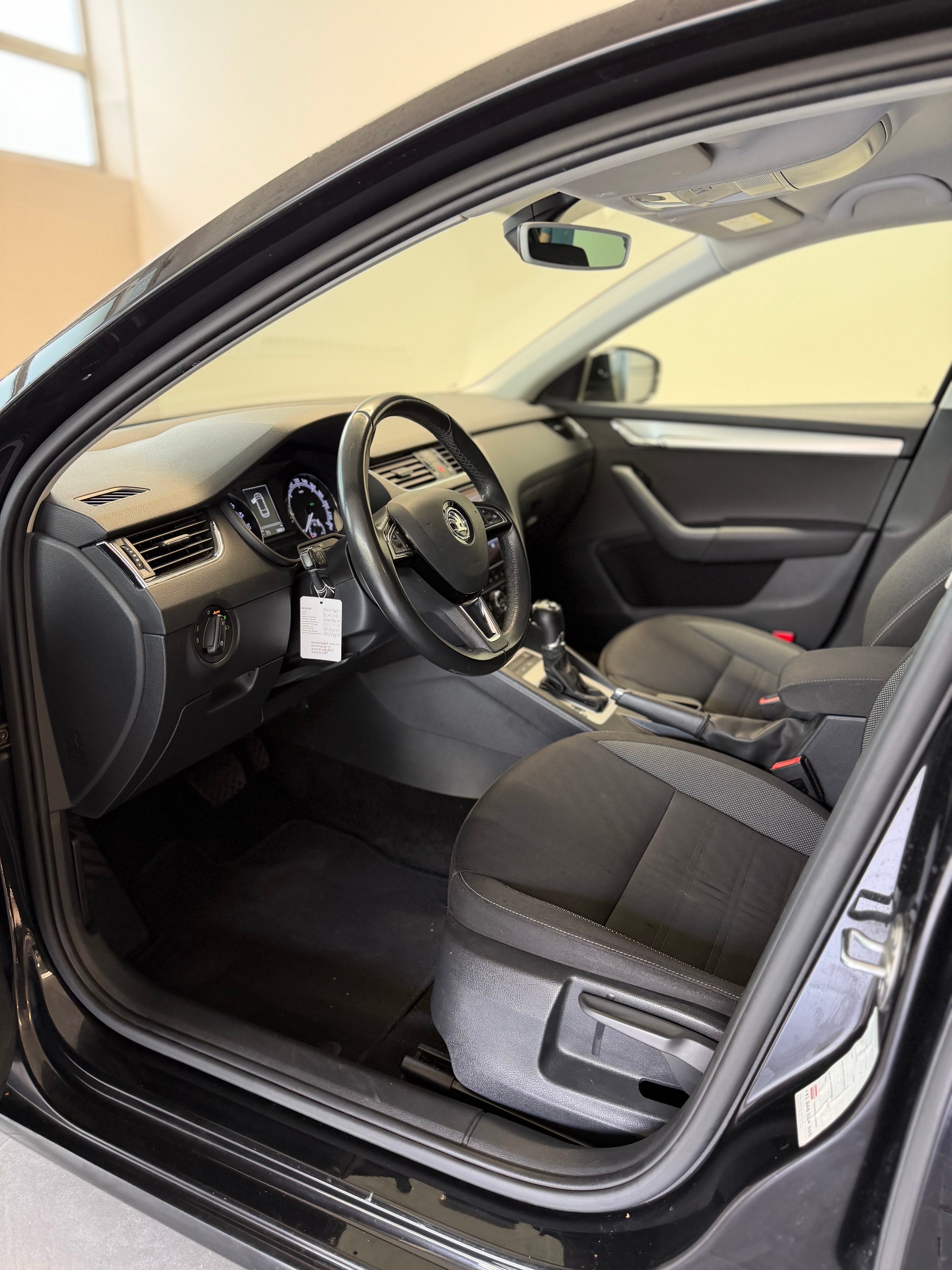 SKODA Octavia Combi 2.0 TDI Ambition 4x4-image-4