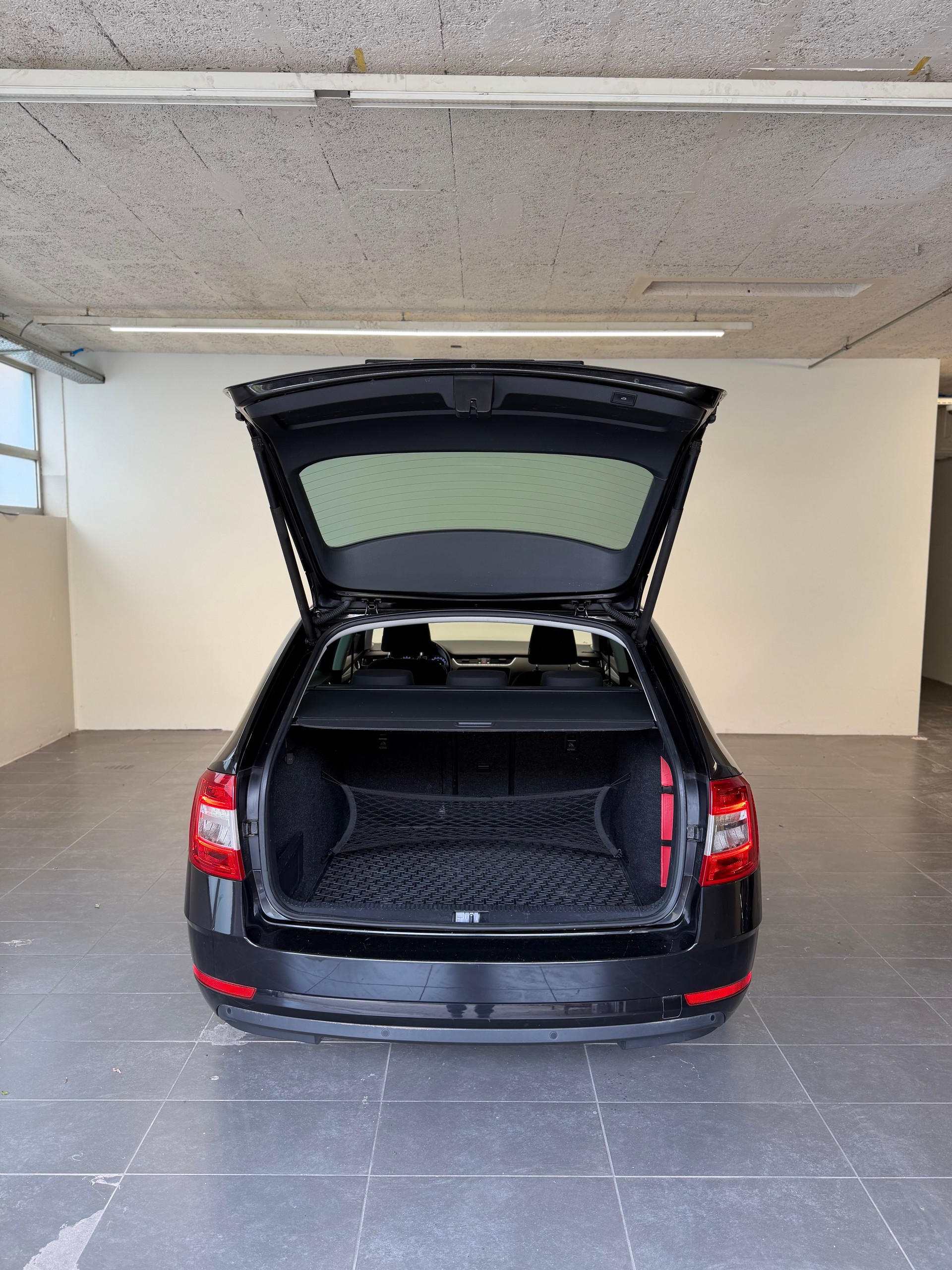 SKODA Octavia Combi 2.0 TDI Ambition 4x4-image-8